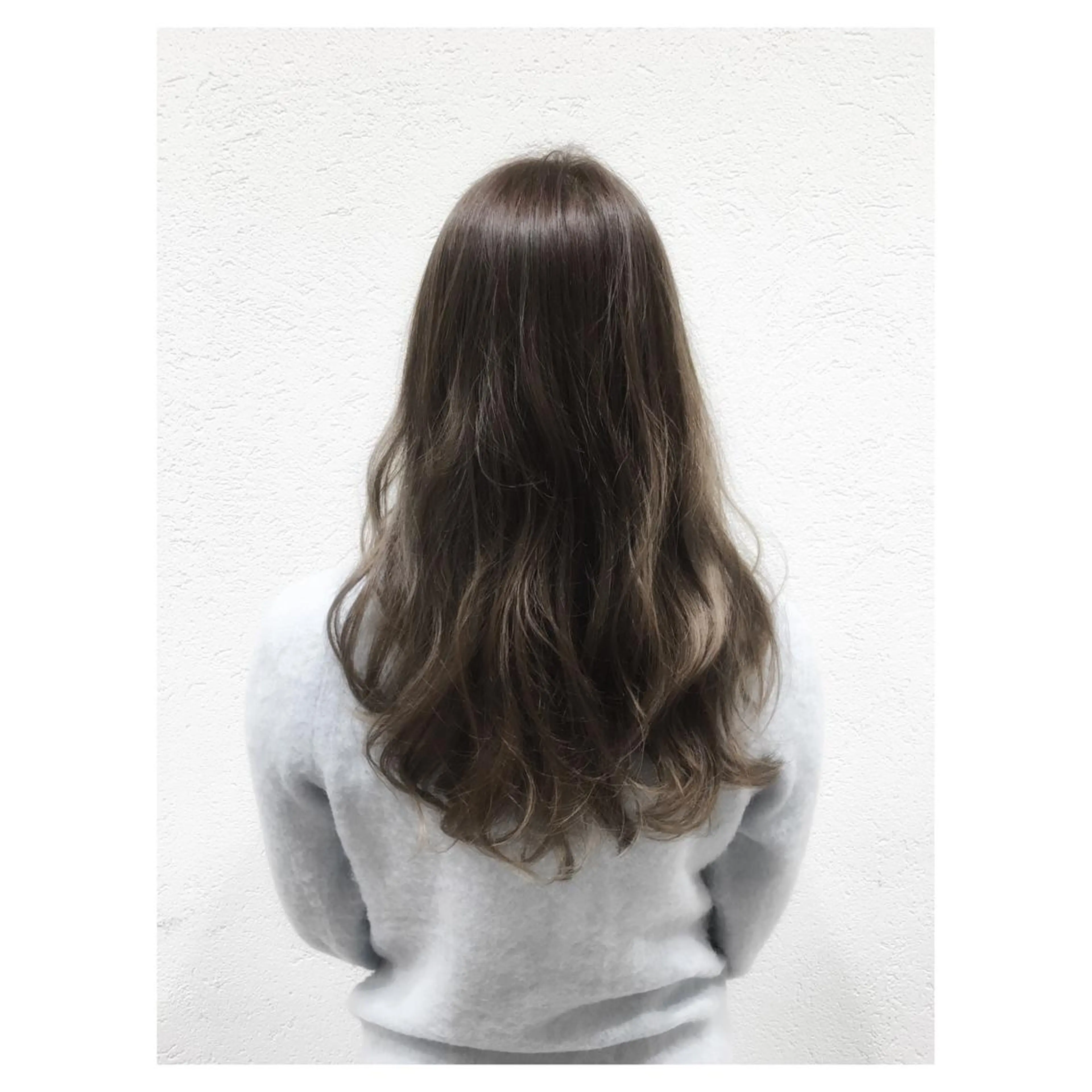 セミロング ロング カラー グラデーションカラー グレージュ イルミナカラー biscohair 髪にドラマを。のヘアスタイル