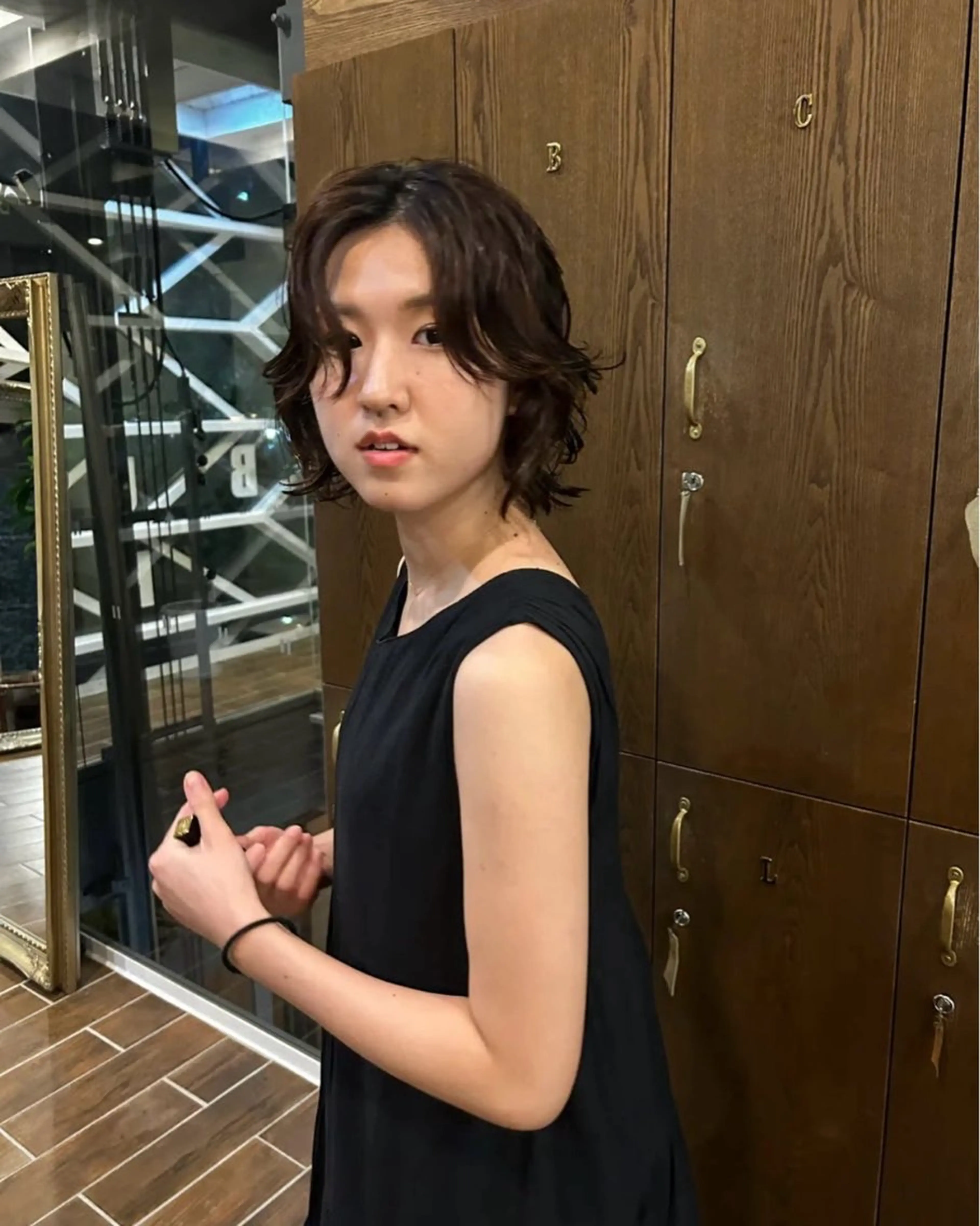 ミディアム パーマ 西 優衣奈のヘアスタイル