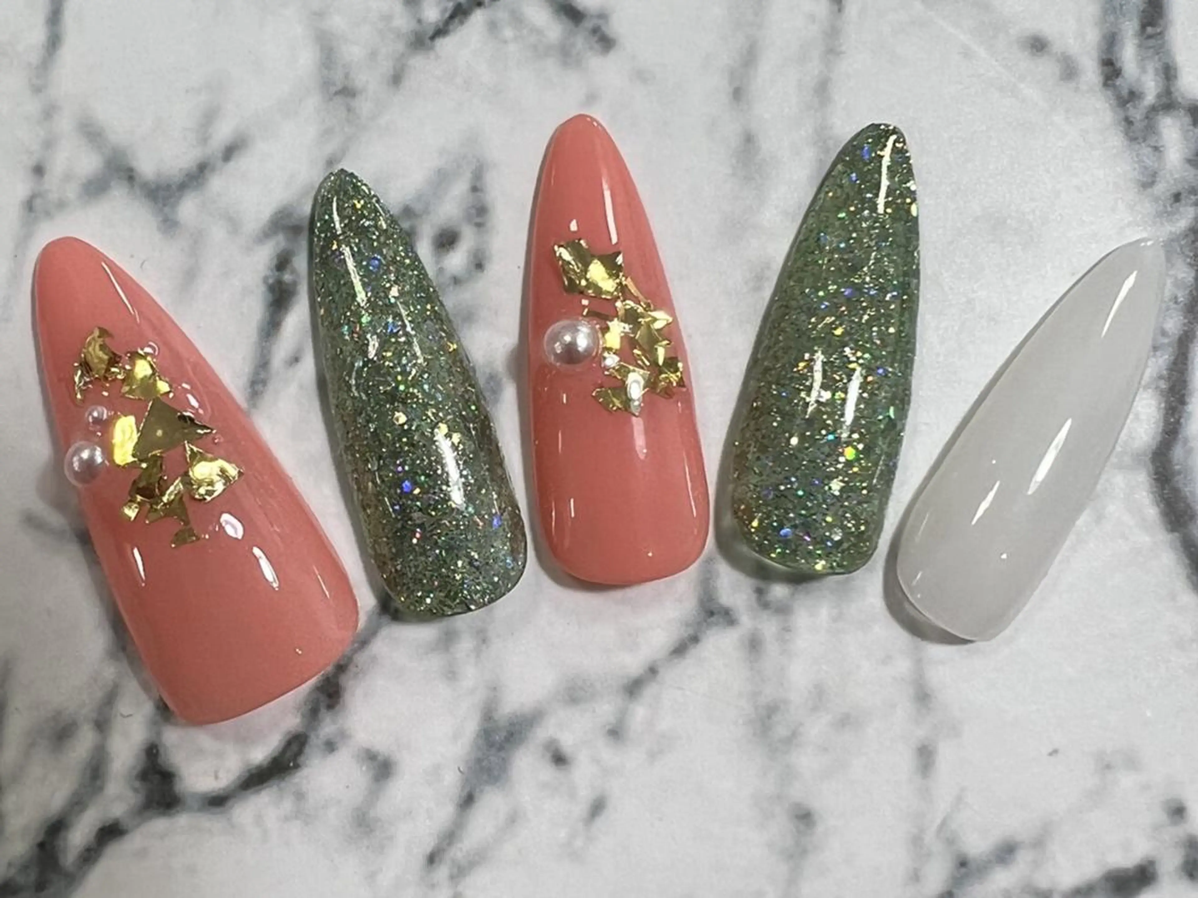 ネイル ❤️💛🩵京橋 痛ネイル⭐️3Dのネイルデザイン