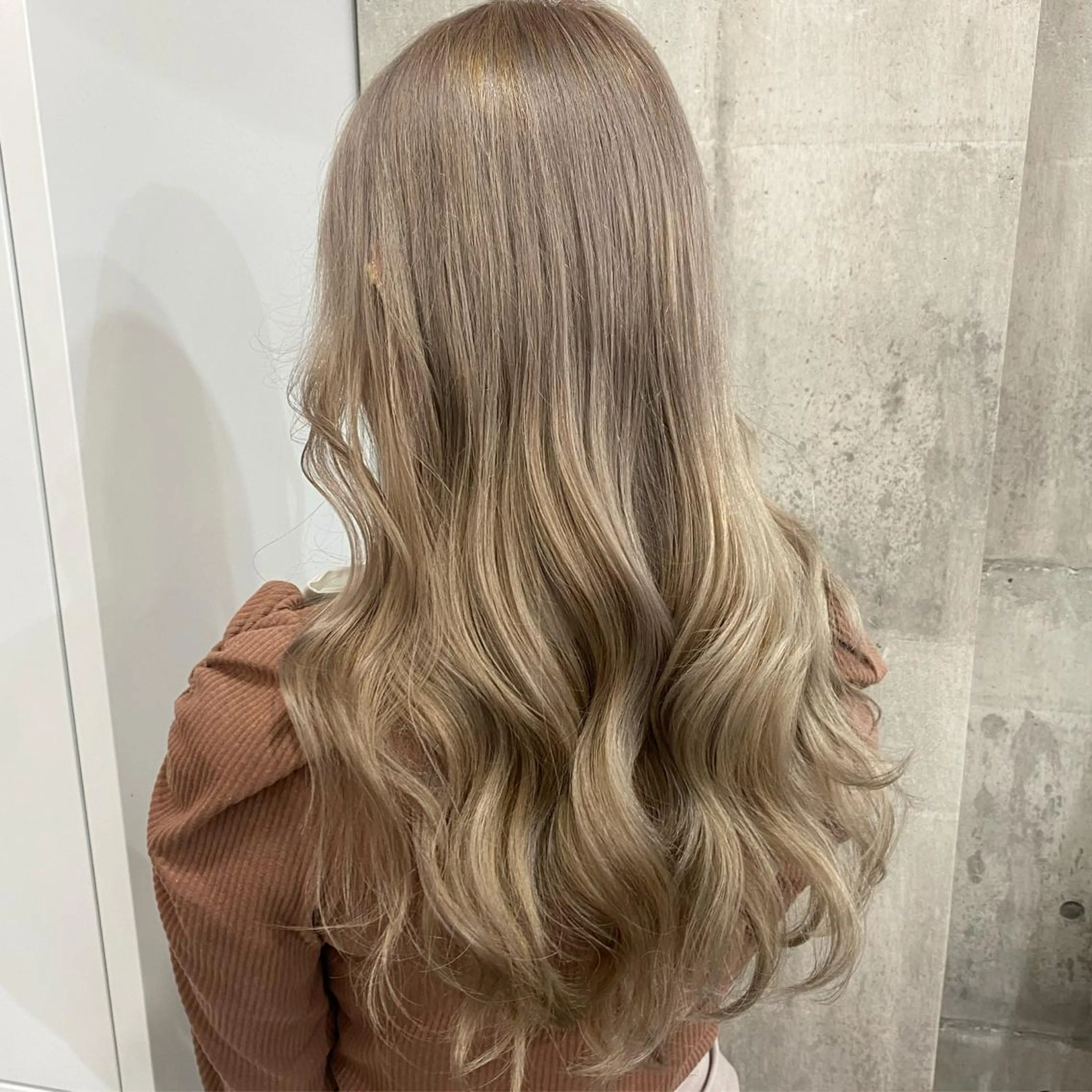 ロング カラー ブロンド SHURI❤️‍🔥 中/韓mix ♡のヘアスタイル