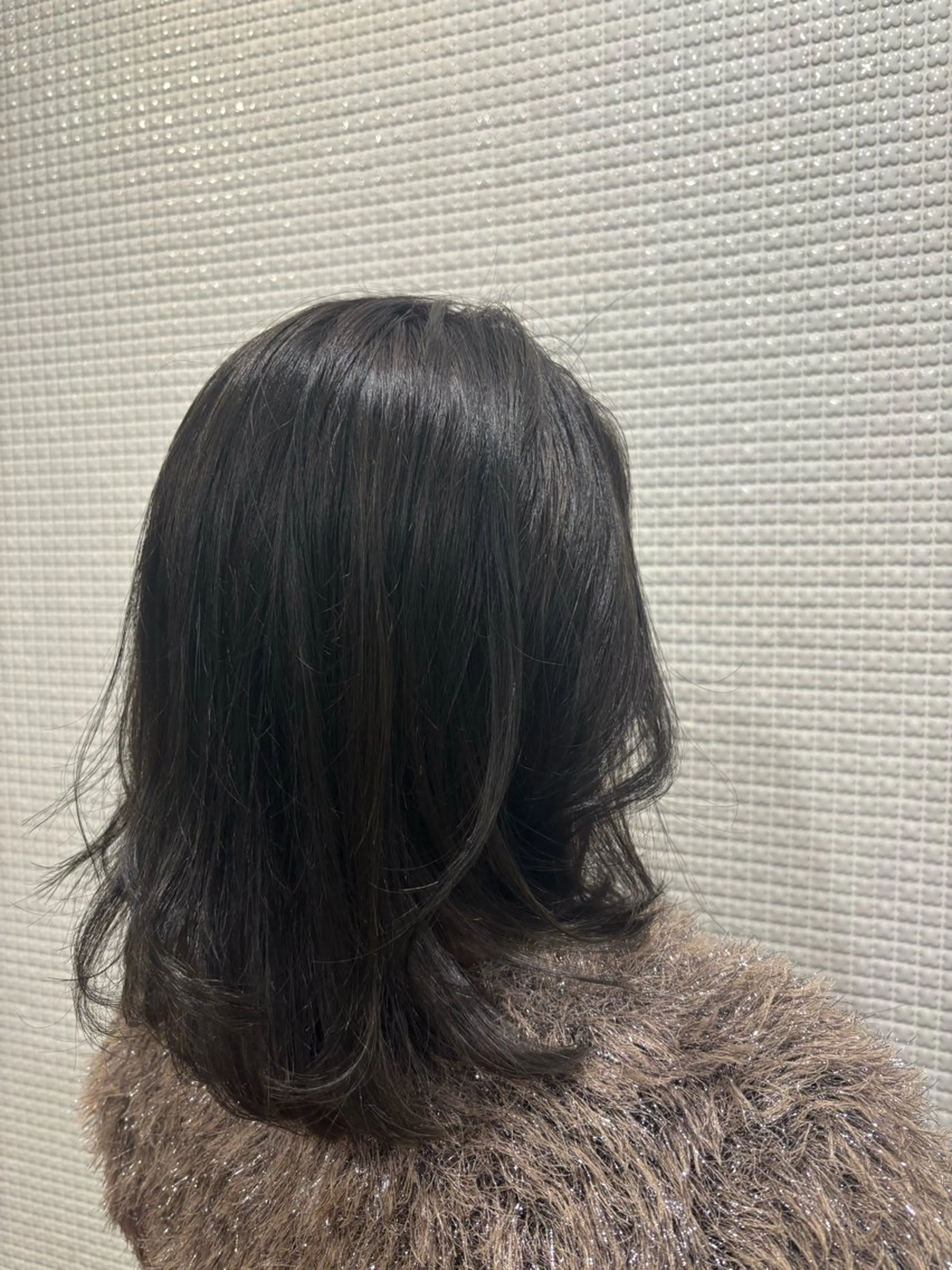 ミディアム カラー アッシュ アッシュグレー 榧木 萌香のヘアスタイル