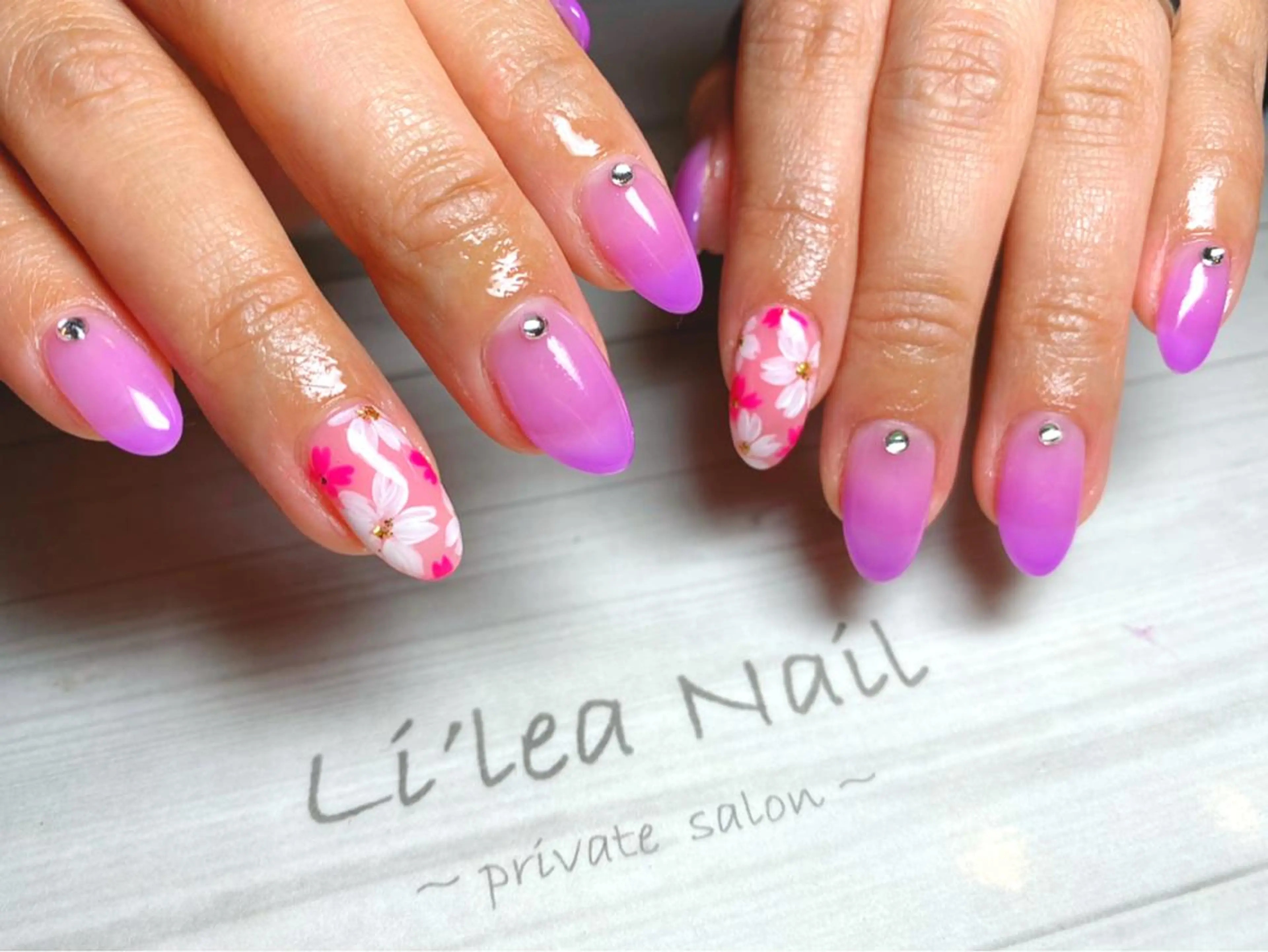 ネイル Li'leaNail AINAのネイルデザイン
