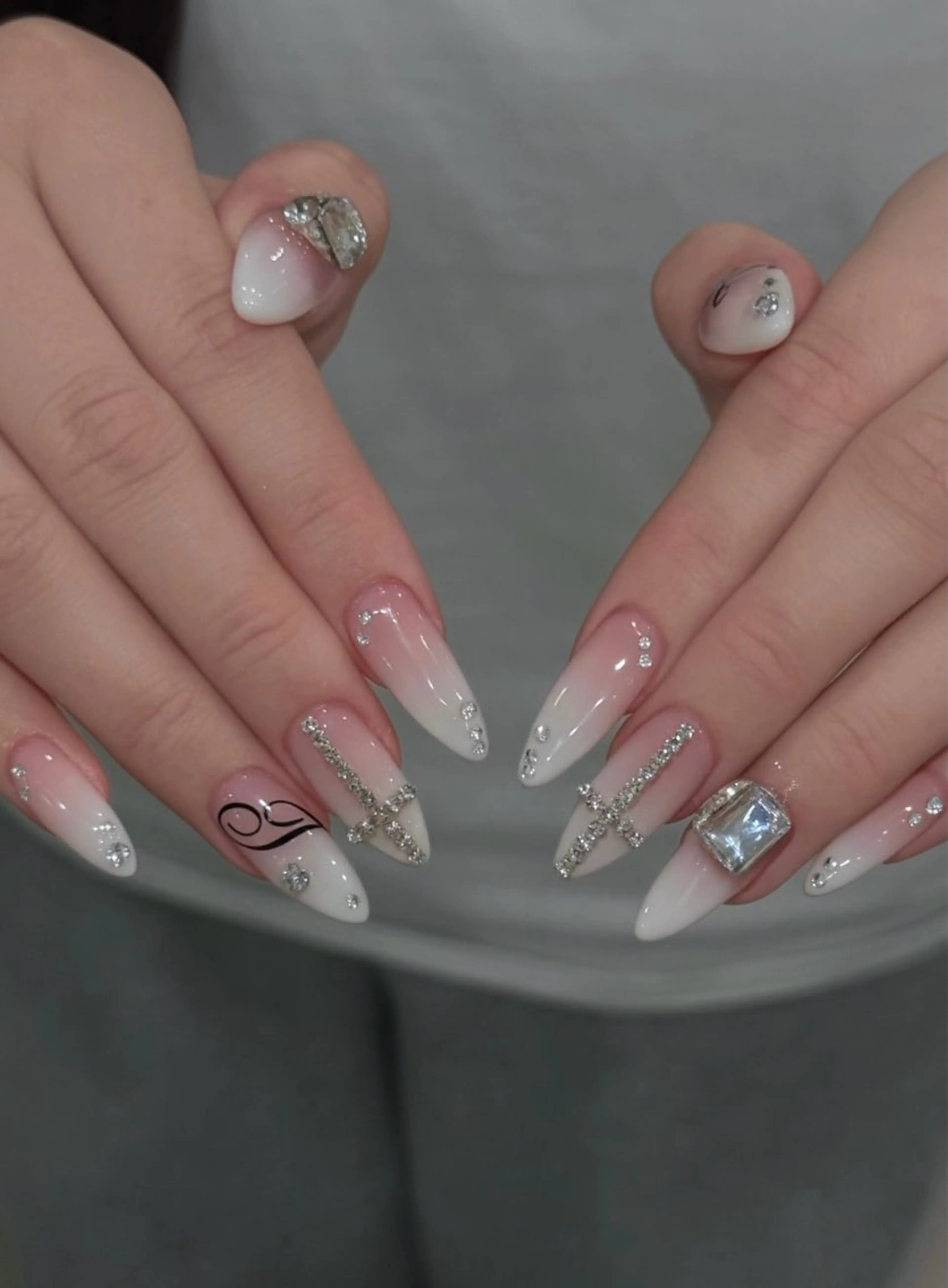 ネイル アートネイル フレンチネイル ジェルネイル キラキラネイル 大理石ネイル(マーブル) ハンドネイル トウイ チャンのネイルデザイン