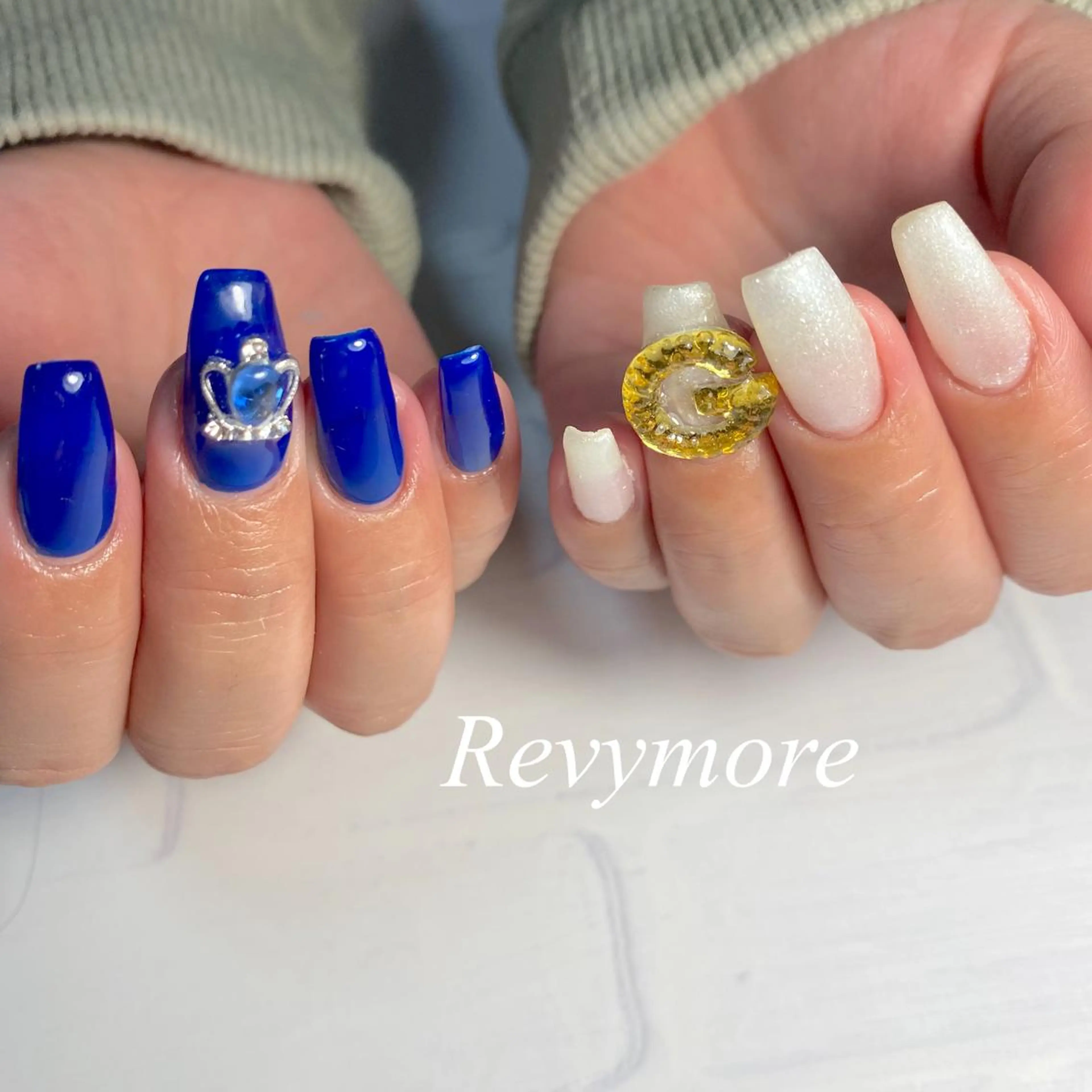 ミディアム ネイル ジェルネイル ニュアンスネイル オフィスネイル ワンカラーネイル シンプルネイル nail salon Revymoreのネイルデザイン