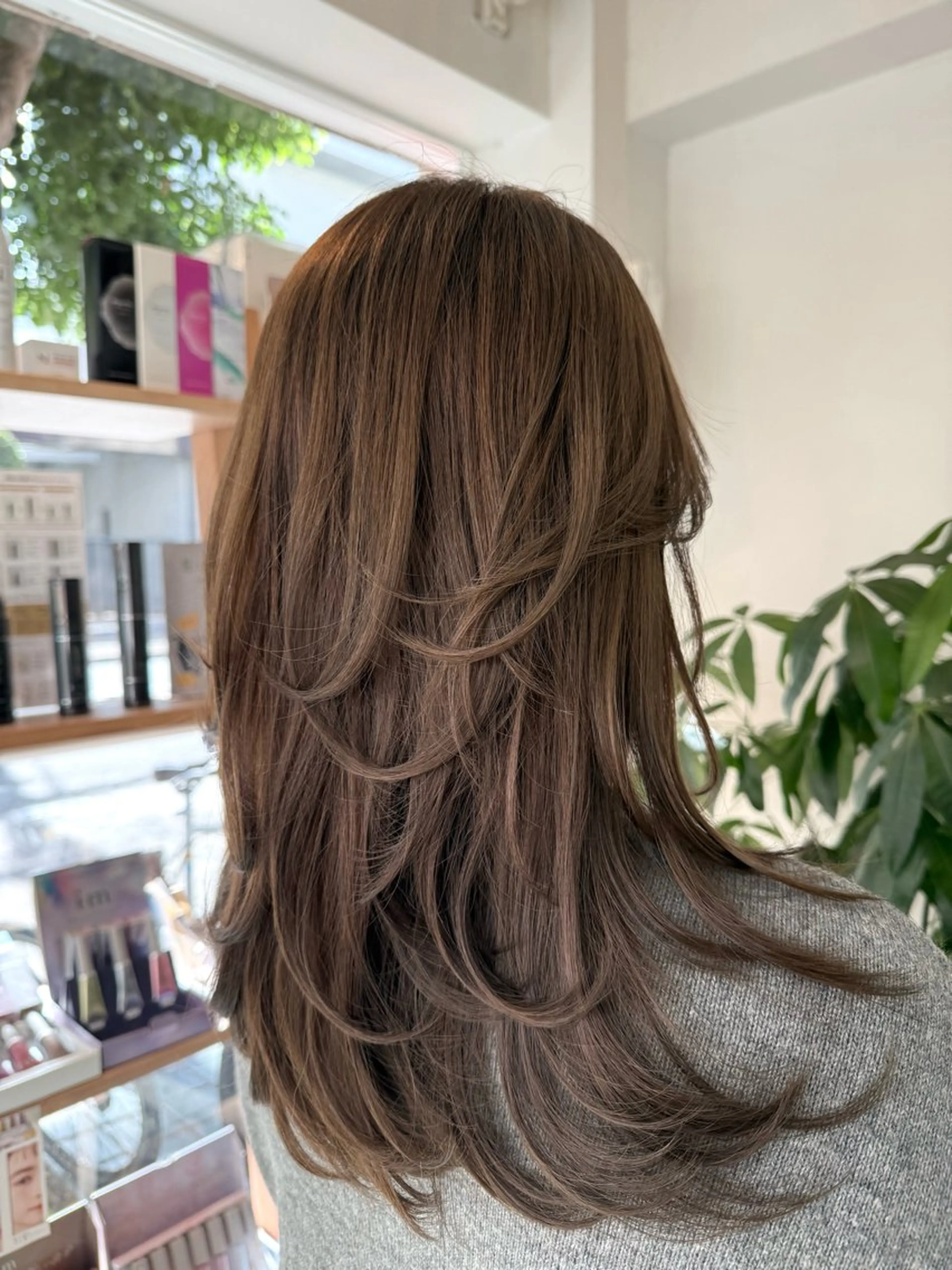 セミロング 堀江/レイヤーカット 𝒀𝑼𝑻𝑶のヘアスタイル