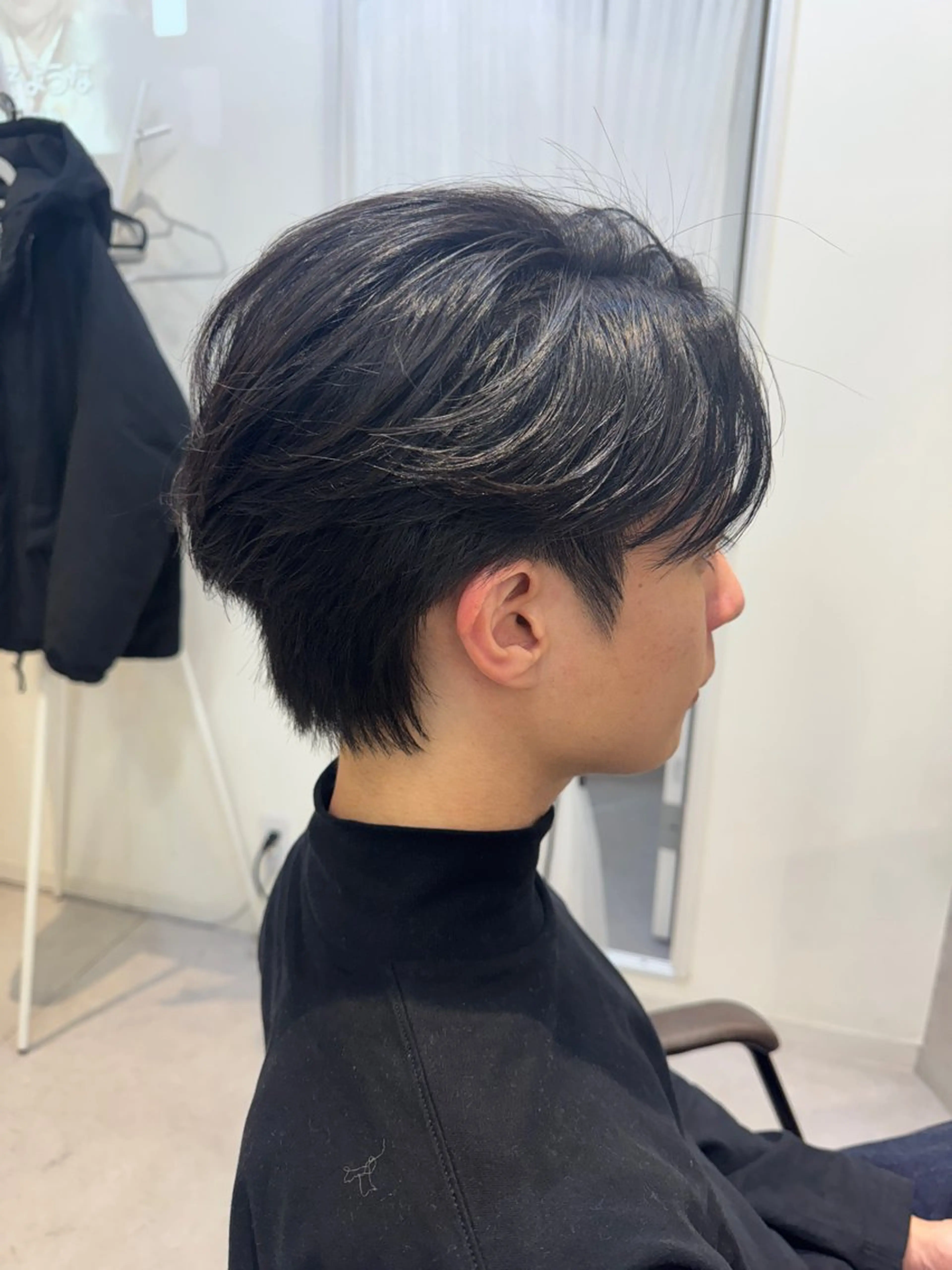 ミディアム メンズ センターパート カット 似合う髪型が 分からない方へのヘアスタイル