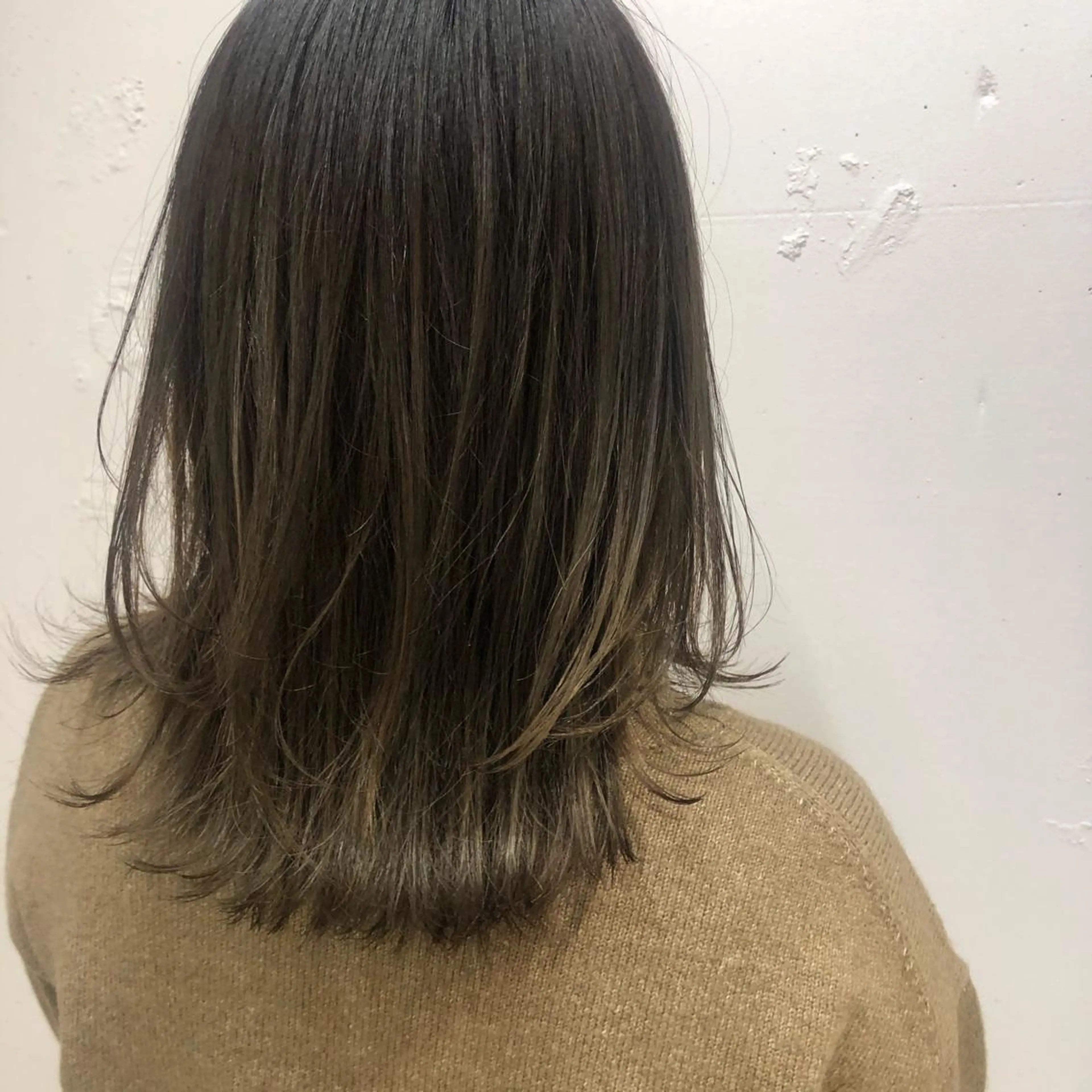 ミディアム 顔周りの垢抜けヘア 立山愛梨のヘアスタイル