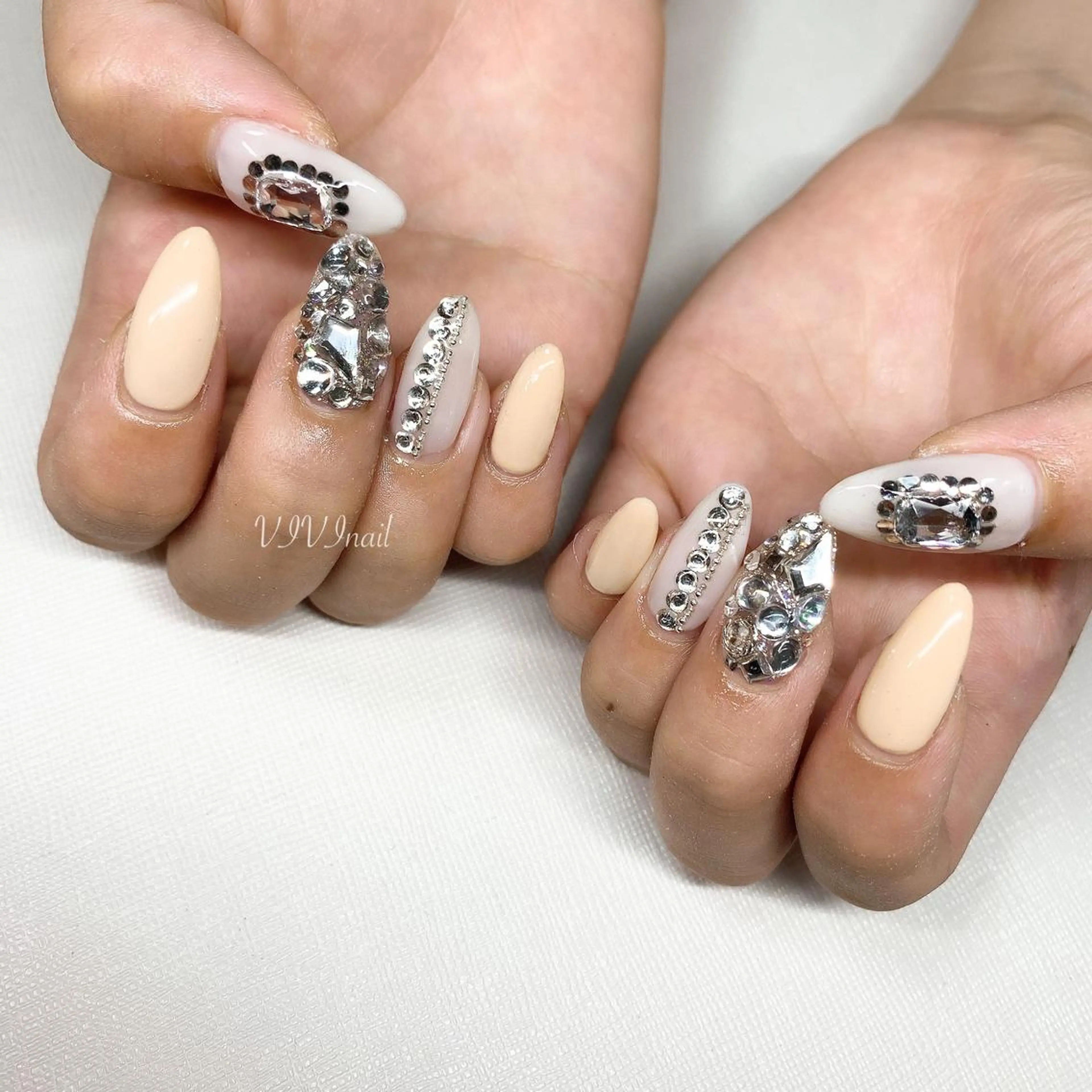 ネイル キラキラネイル 韓国ネイル ハンドネイル vivi nailのネイルデザイン