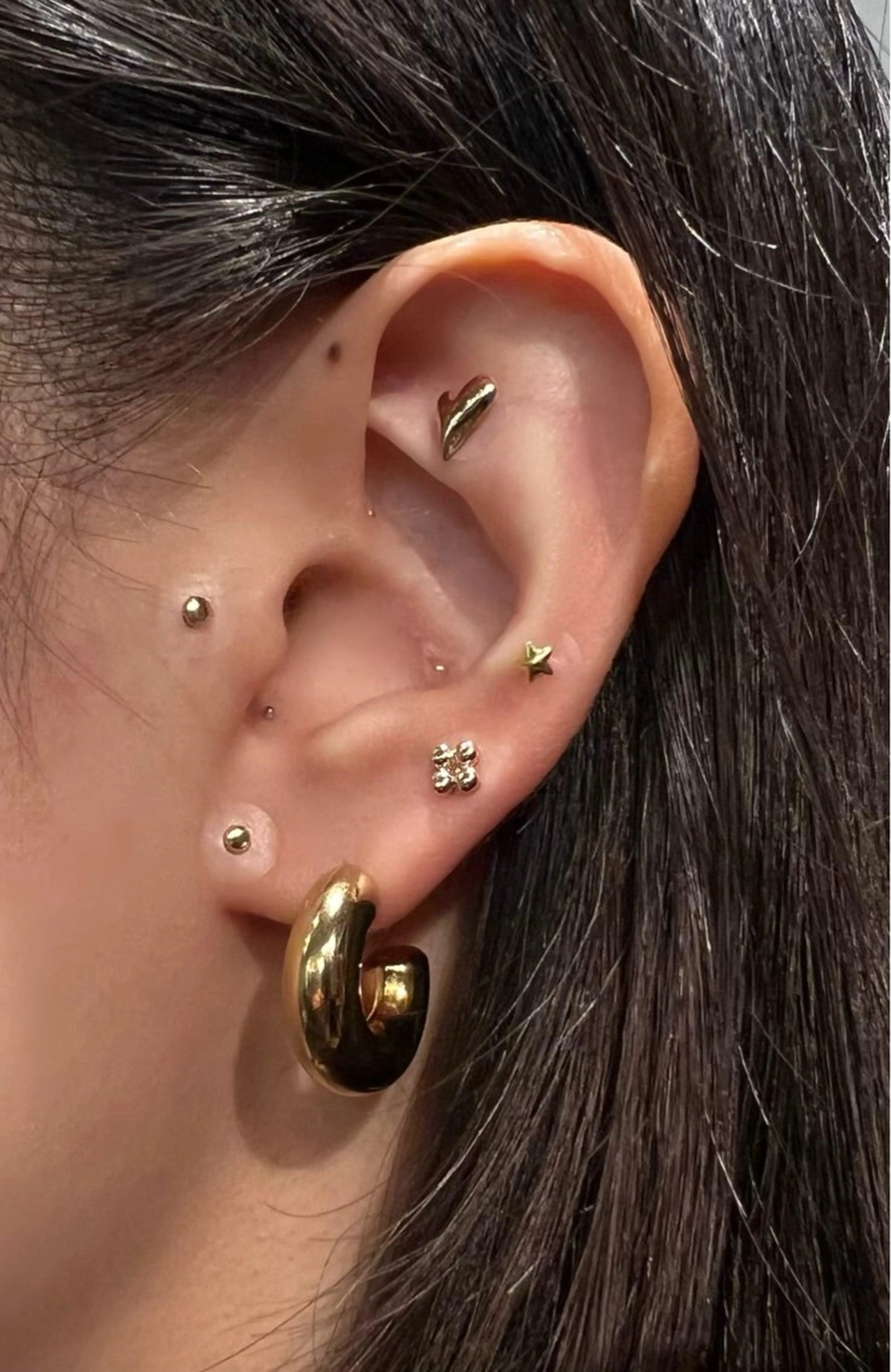 👂可愛さ仕込み*耳ツボジュエリー×カットの写真