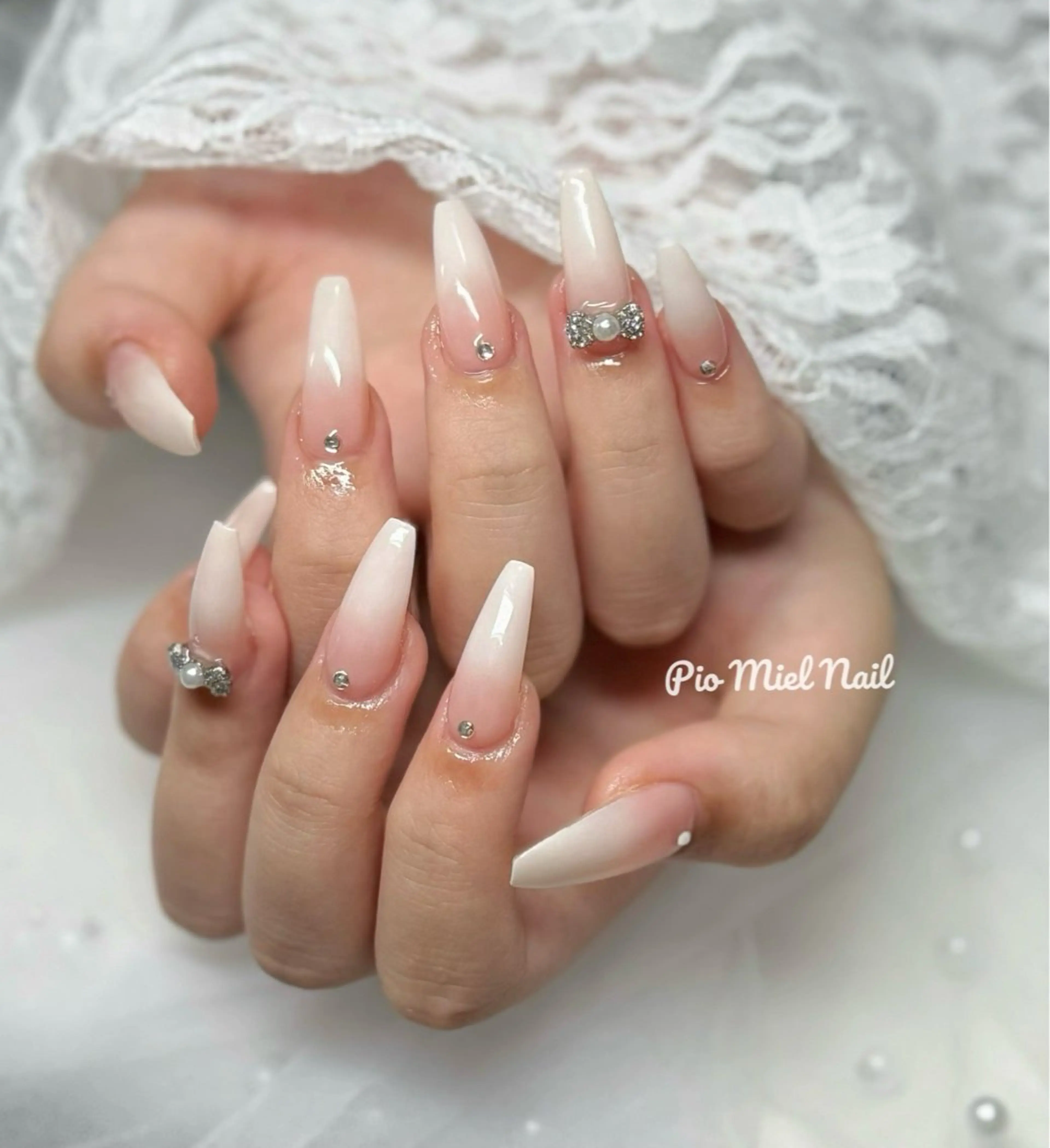 ネイル シンプルネイル ハンドネイル momo 長さだしのネイルデザイン