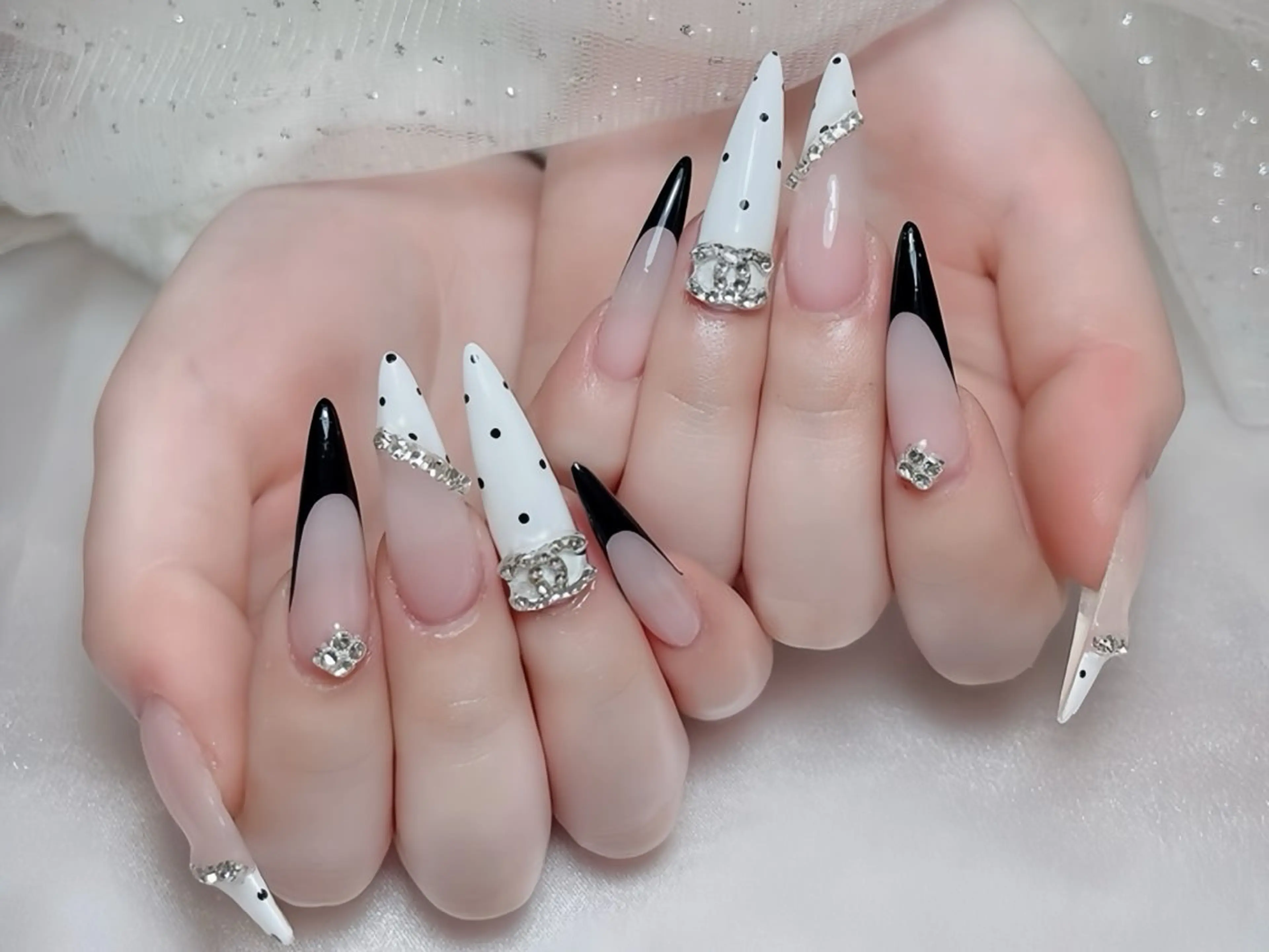 ネイル アートネイル チークネイル ジェルネイル ロングネイル マグネットネイル ハンドネイル Rin Nail 新大久保店のネイルデザイン