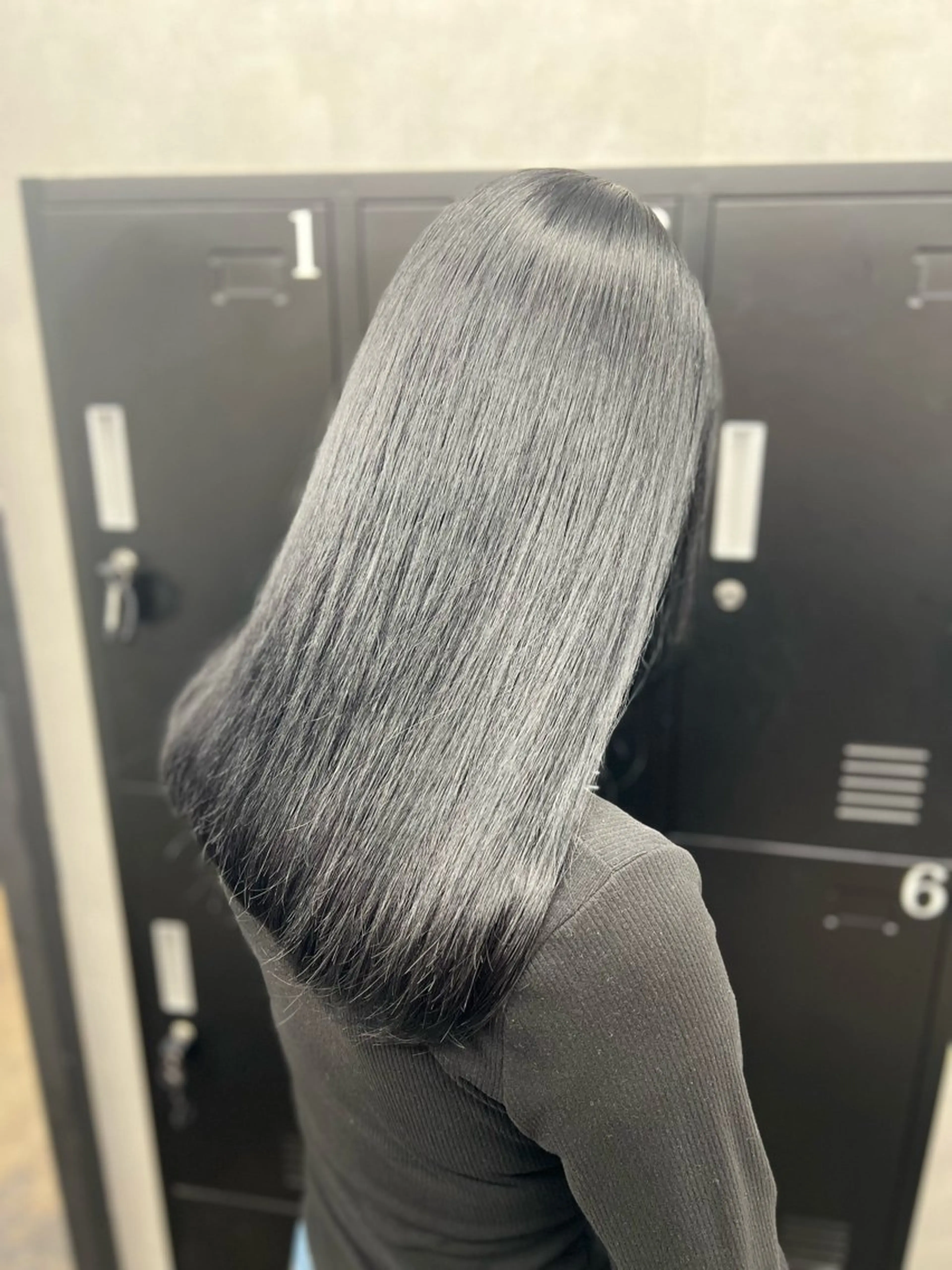 ロング カラー ブリーチ ダークグレー カット ヘアカラー ADLLA.アドラ所属・透明感カラー特化🫧 ADLLA.栗原🦋のヘアスタイル