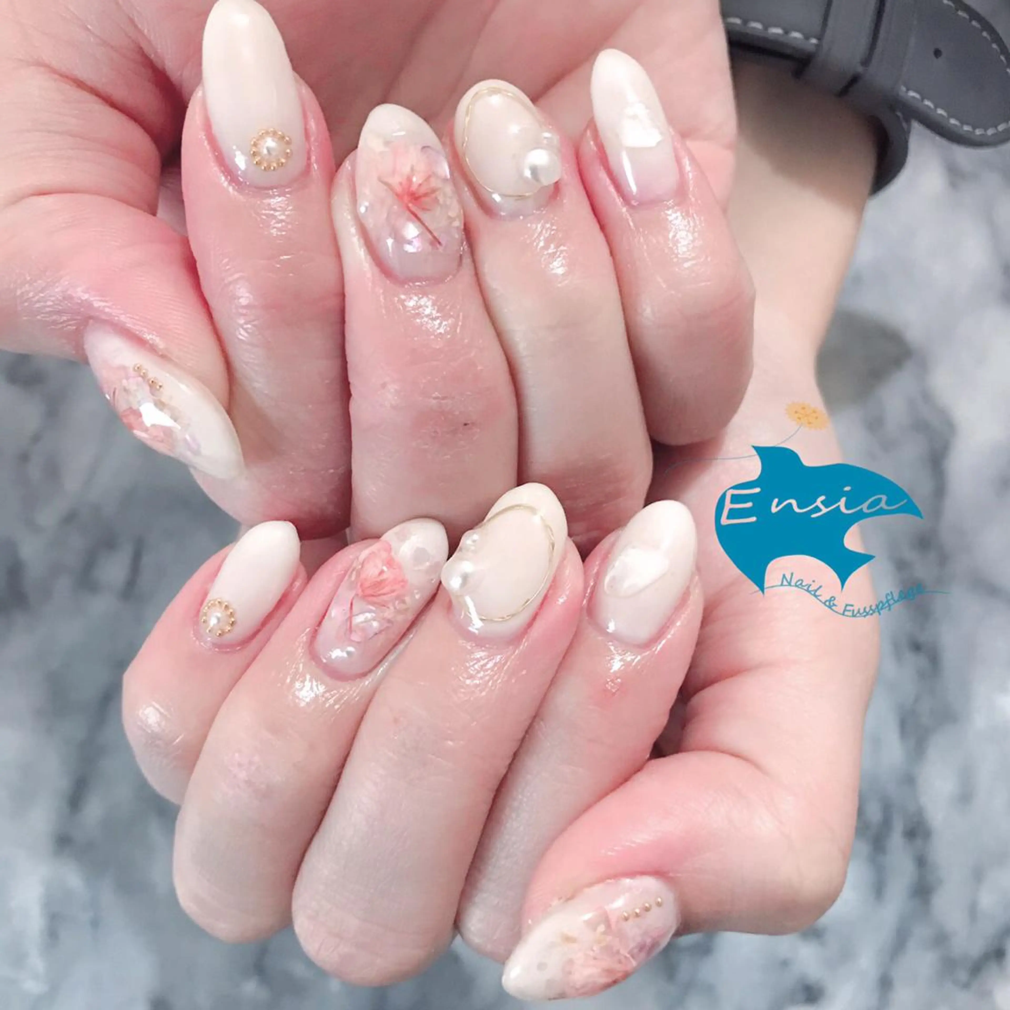 ネイル ENSIA エンシアのネイルデザイン