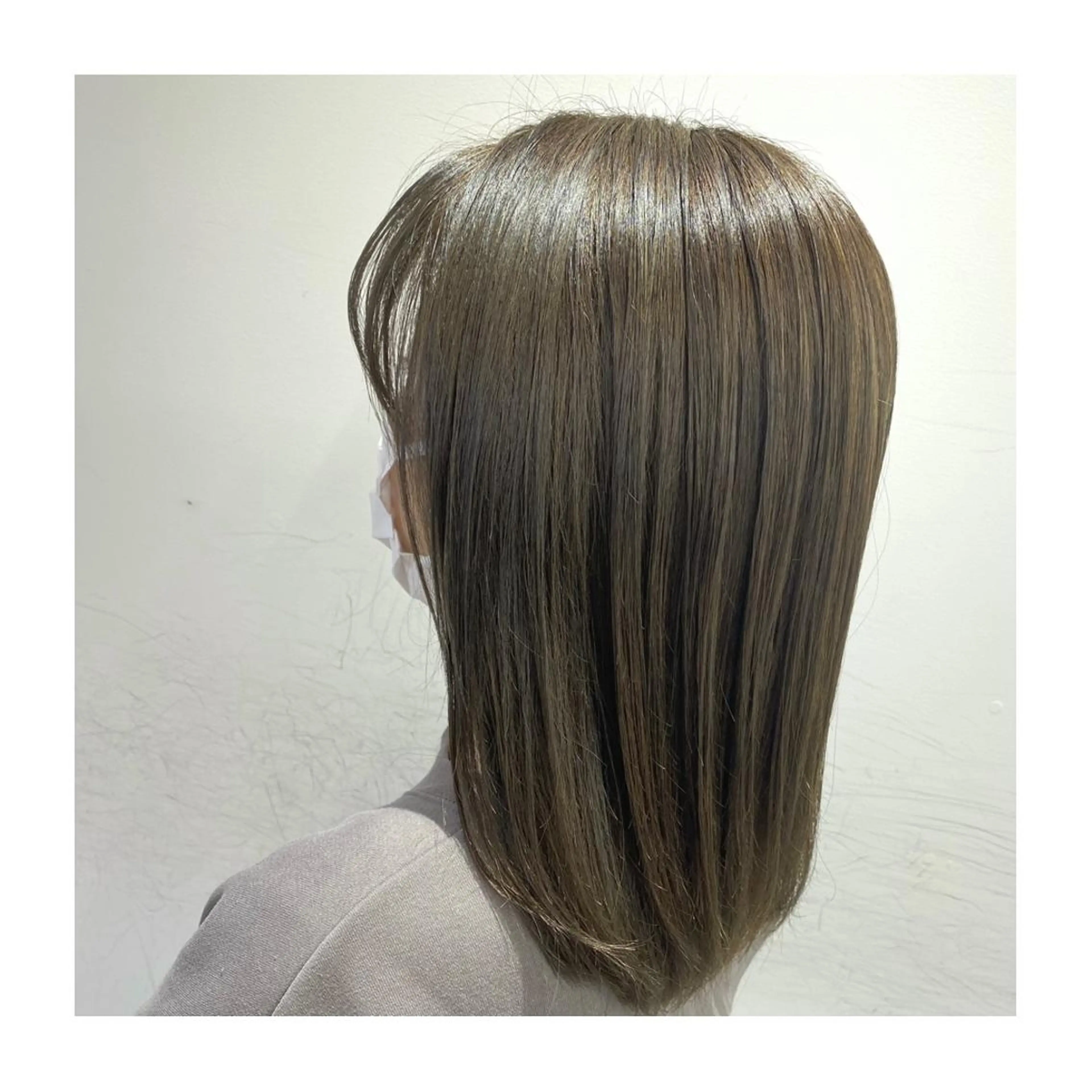 ミディアム カラー 透明感カラー ハイライトカラー オリーブグレー ハイライト 小國 綾かのヘアスタイル