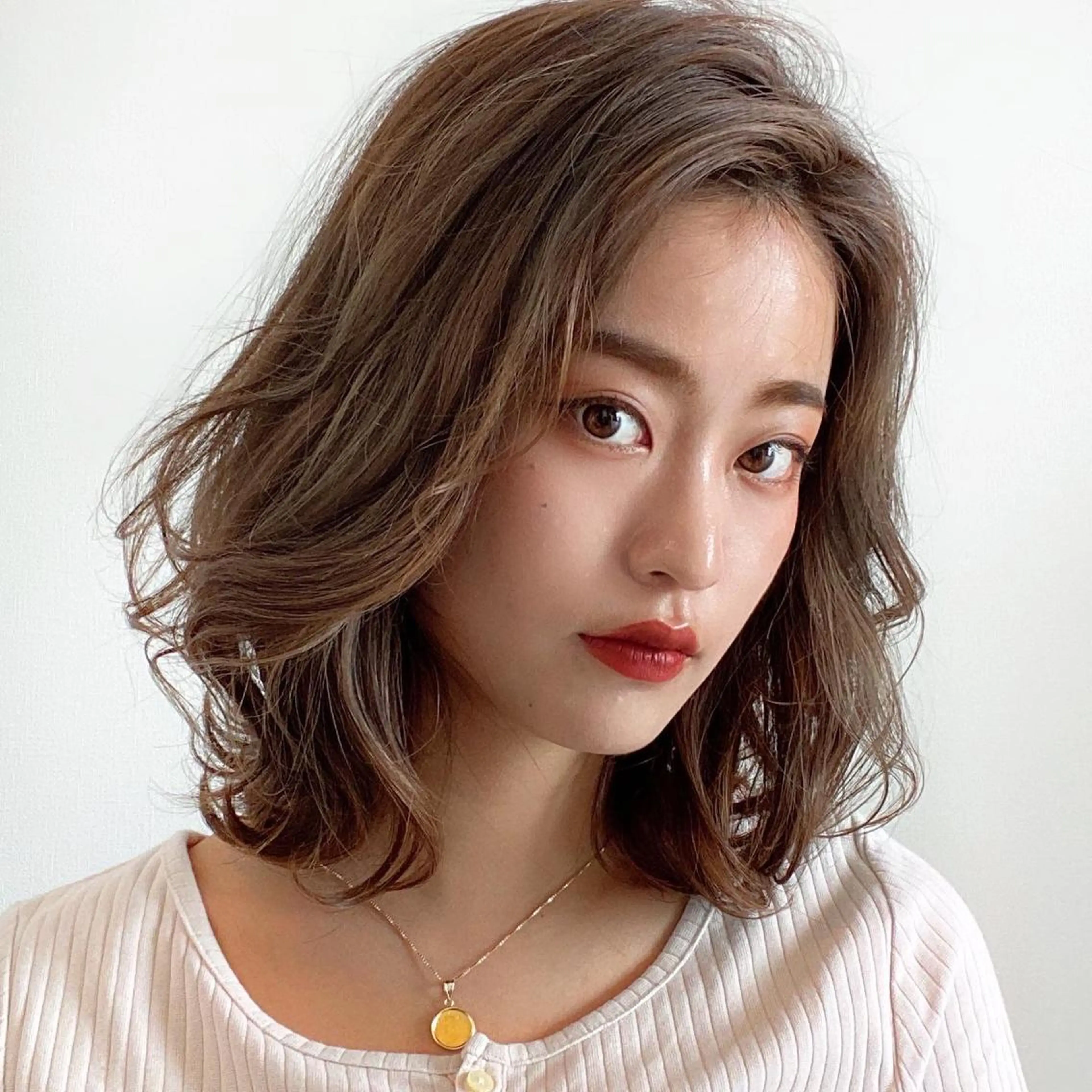 ミディアム レイヤー専門家 ダブルカラー修のヘアスタイル