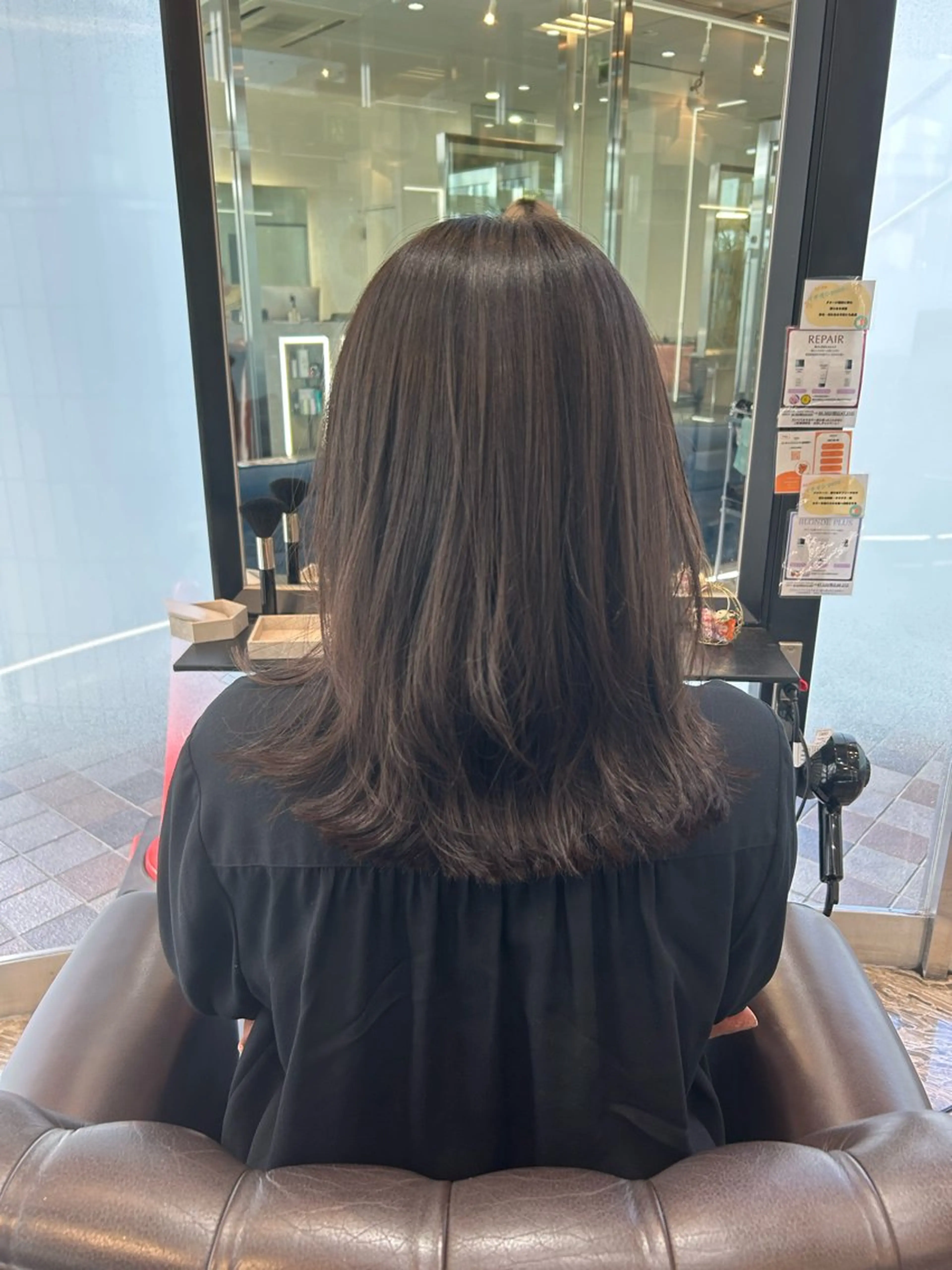 ミディアム くびれヘア レイヤーカット 外ハネヘア カット ARONA所属・楯岩 さくらのヘアスタイル
