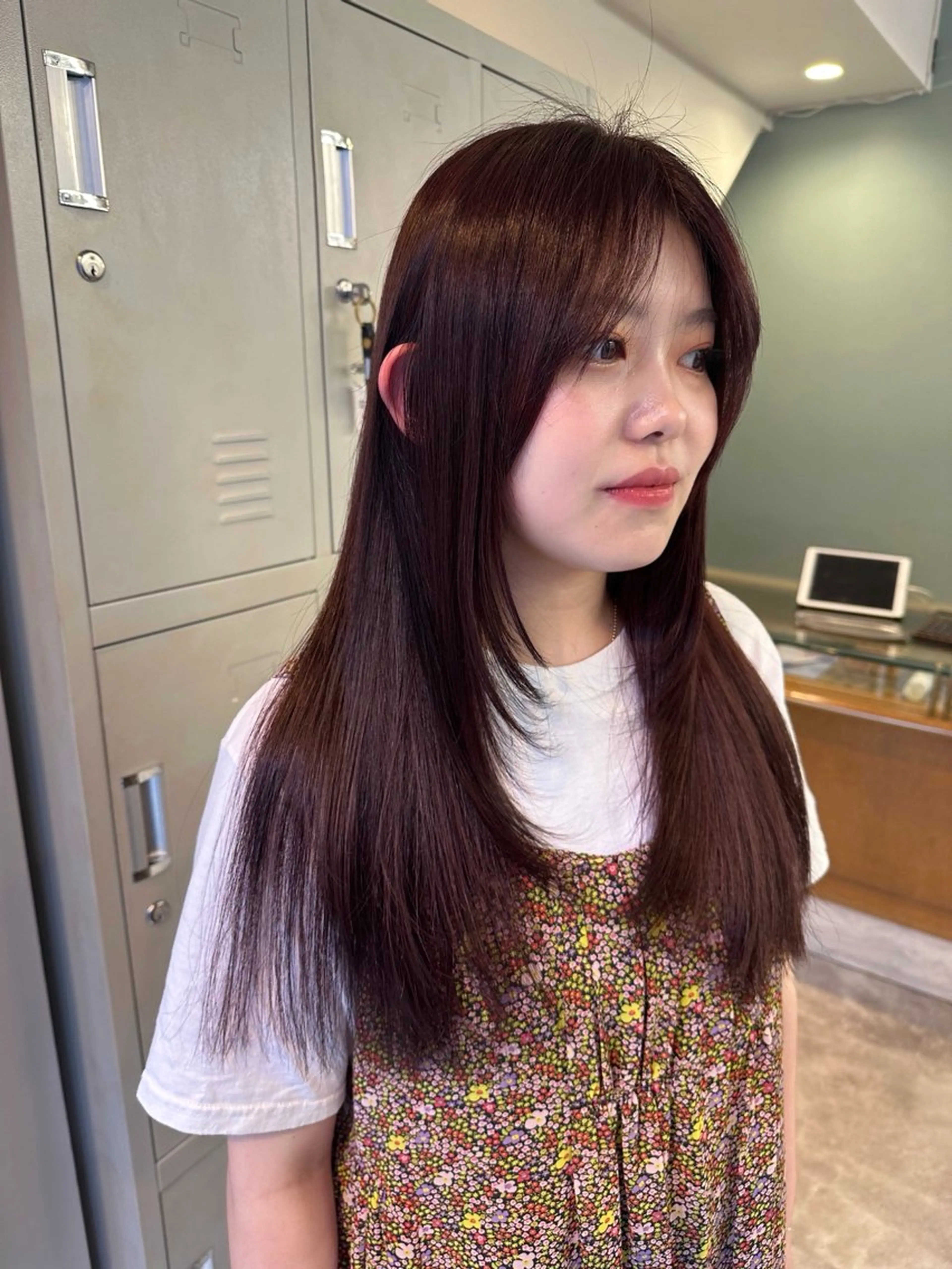 ロング カラー ヘアアレンジ ロングレイヤー ボルドーカラー レイヤーカット ロング カット ヘアカラー トリートメント Flamme Annaのヘアスタイル