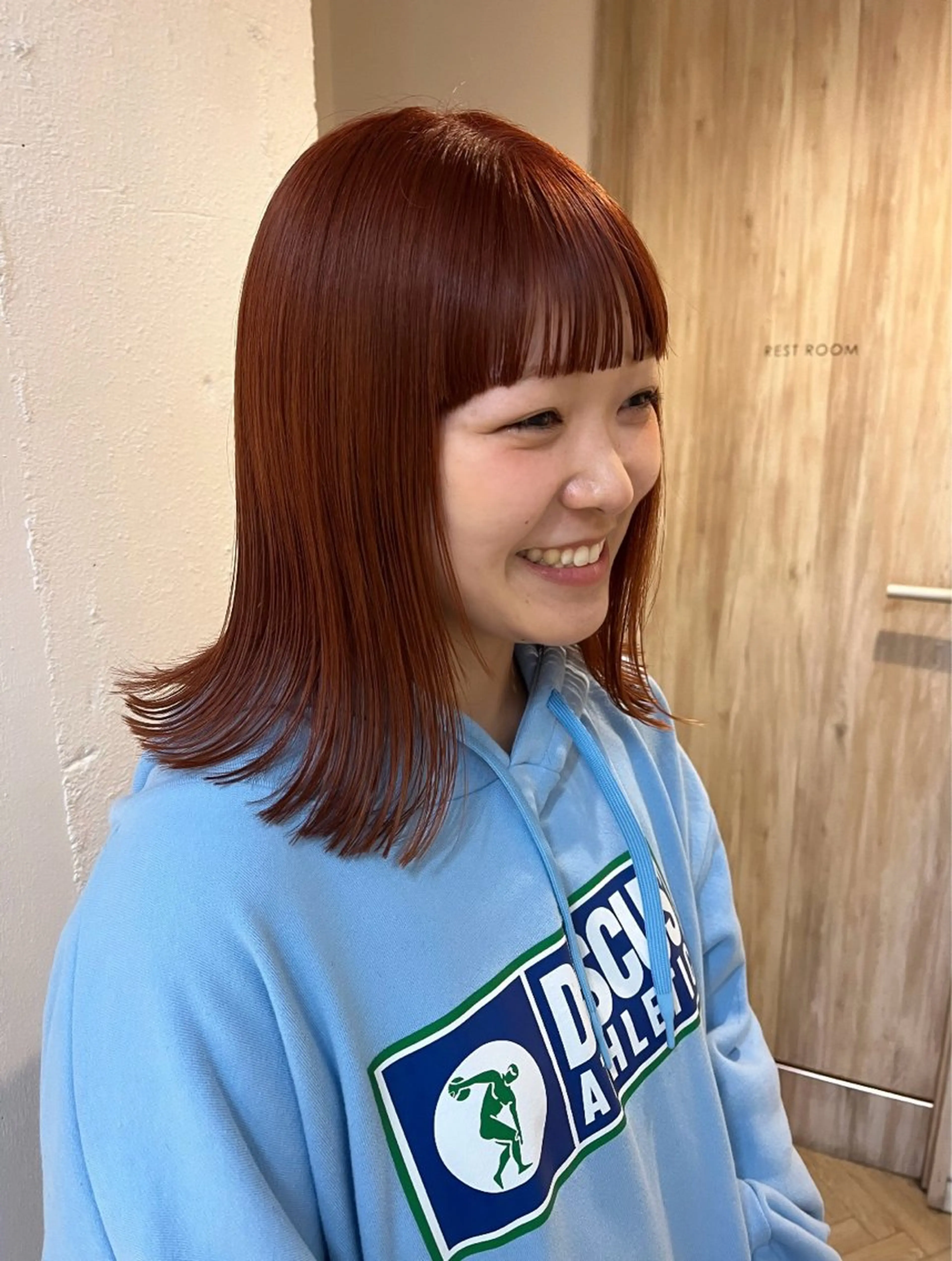 ミディアム カラー 切りっぱなしボブ ブリーチ ブラウンカラー ケアブリーチ ダブルカラー ヘアカラー 透明感カラー/ 髪質改善/レイヤーのヘアスタイル