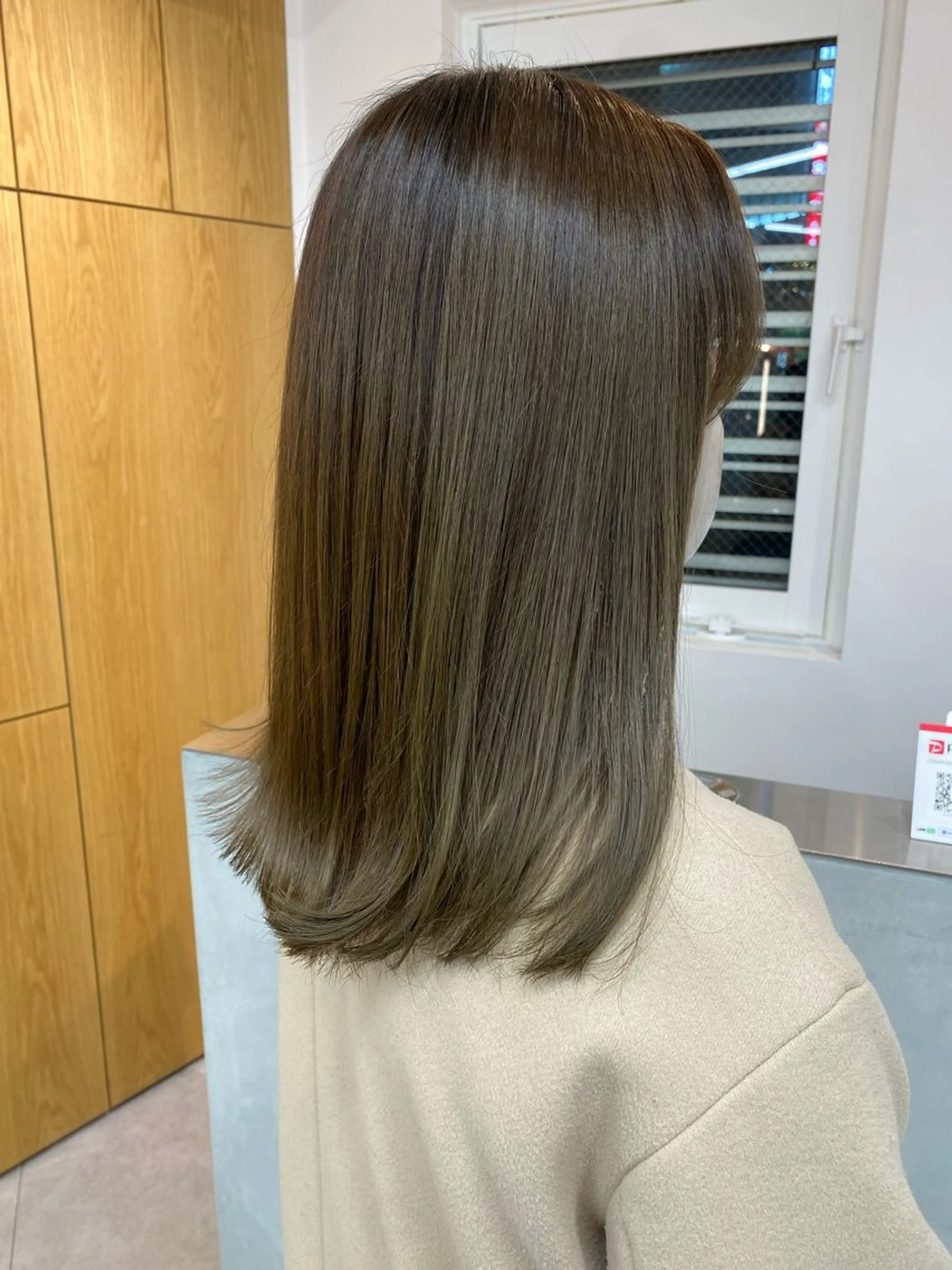 セミロング 濱﨑 紅葉のヘアスタイル