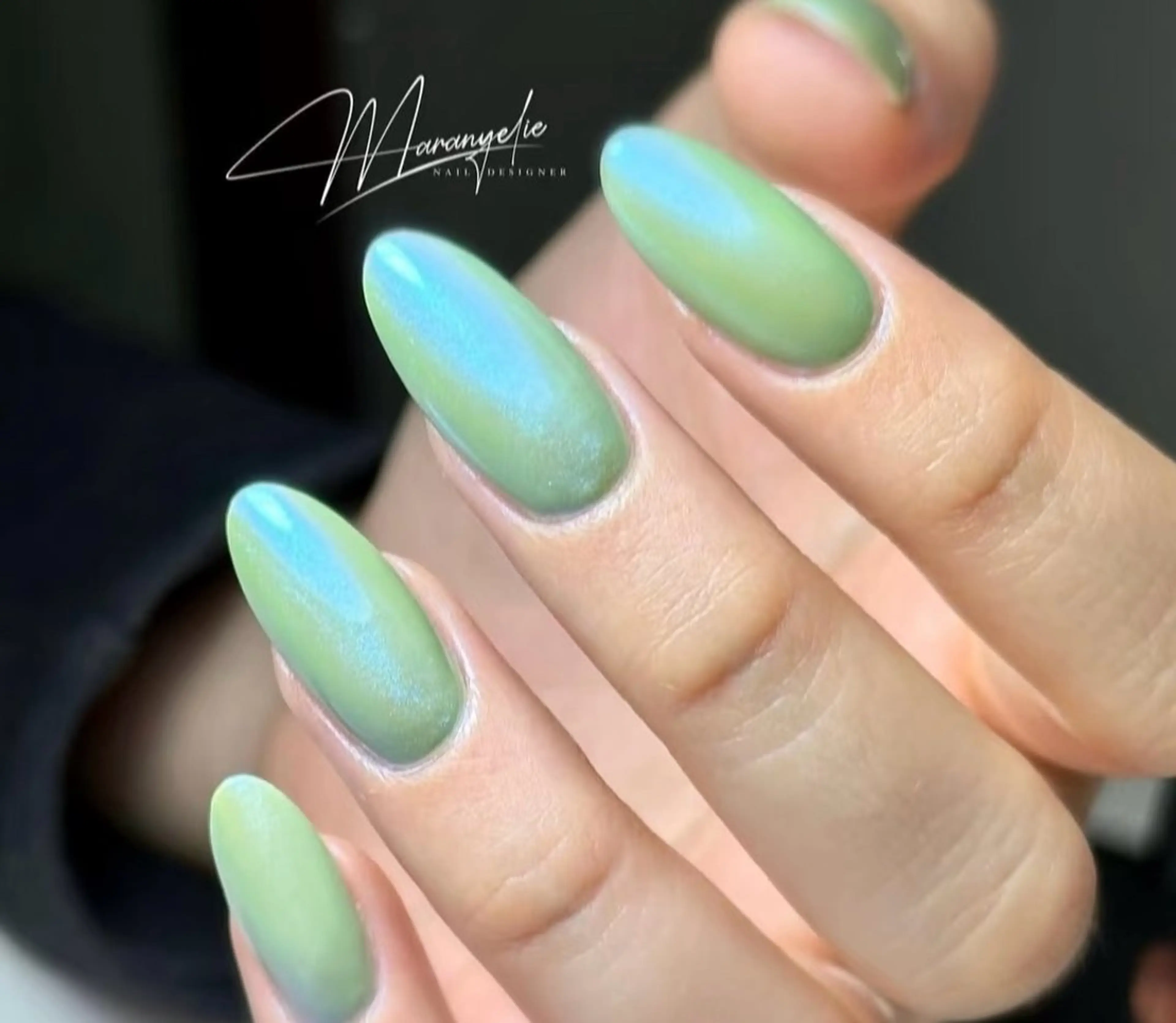 ネイル 高木 維麗絲のネイルデザイン