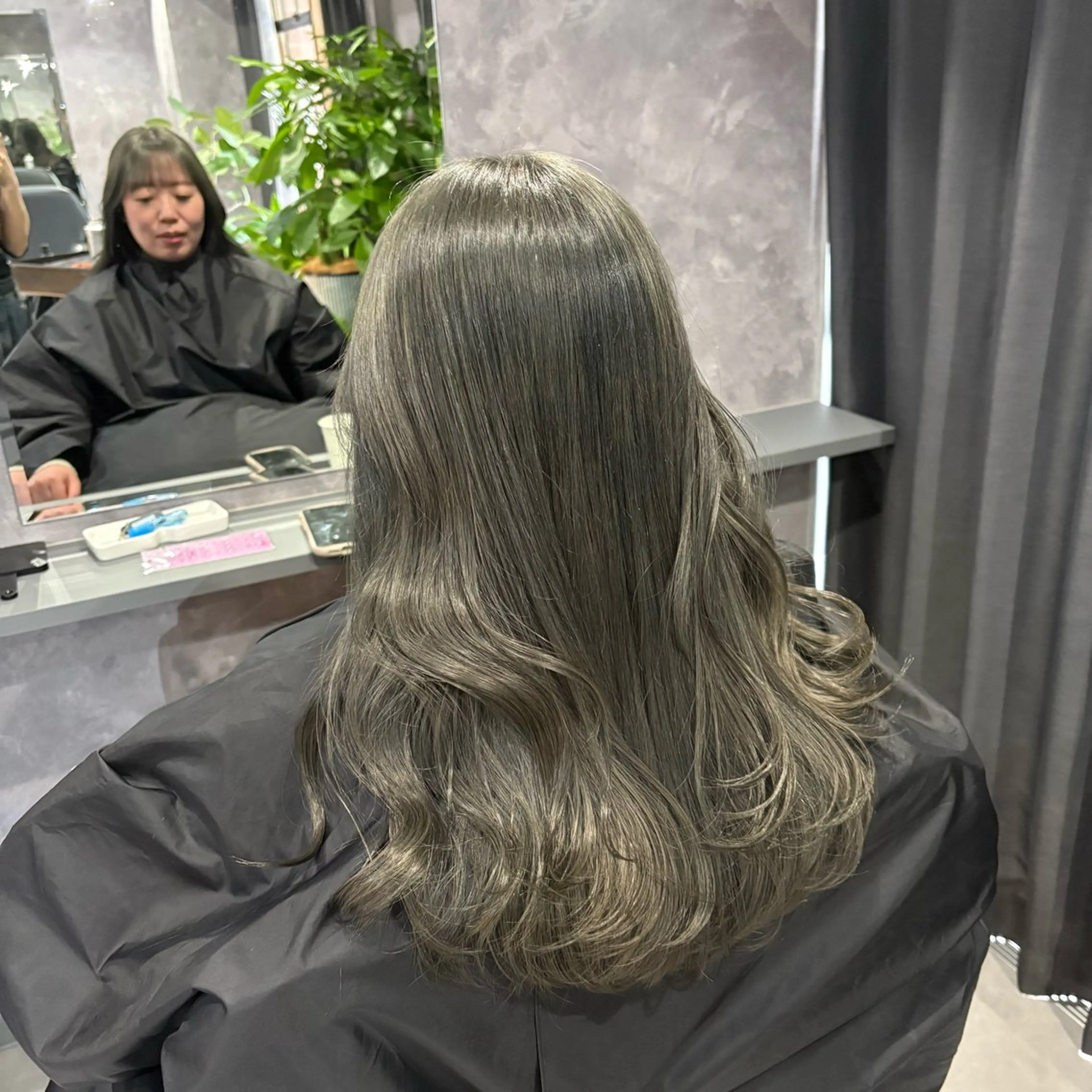 ロング カラー ブリーチ ヘアカラー トリートメント nameless miichiのヘアスタイル