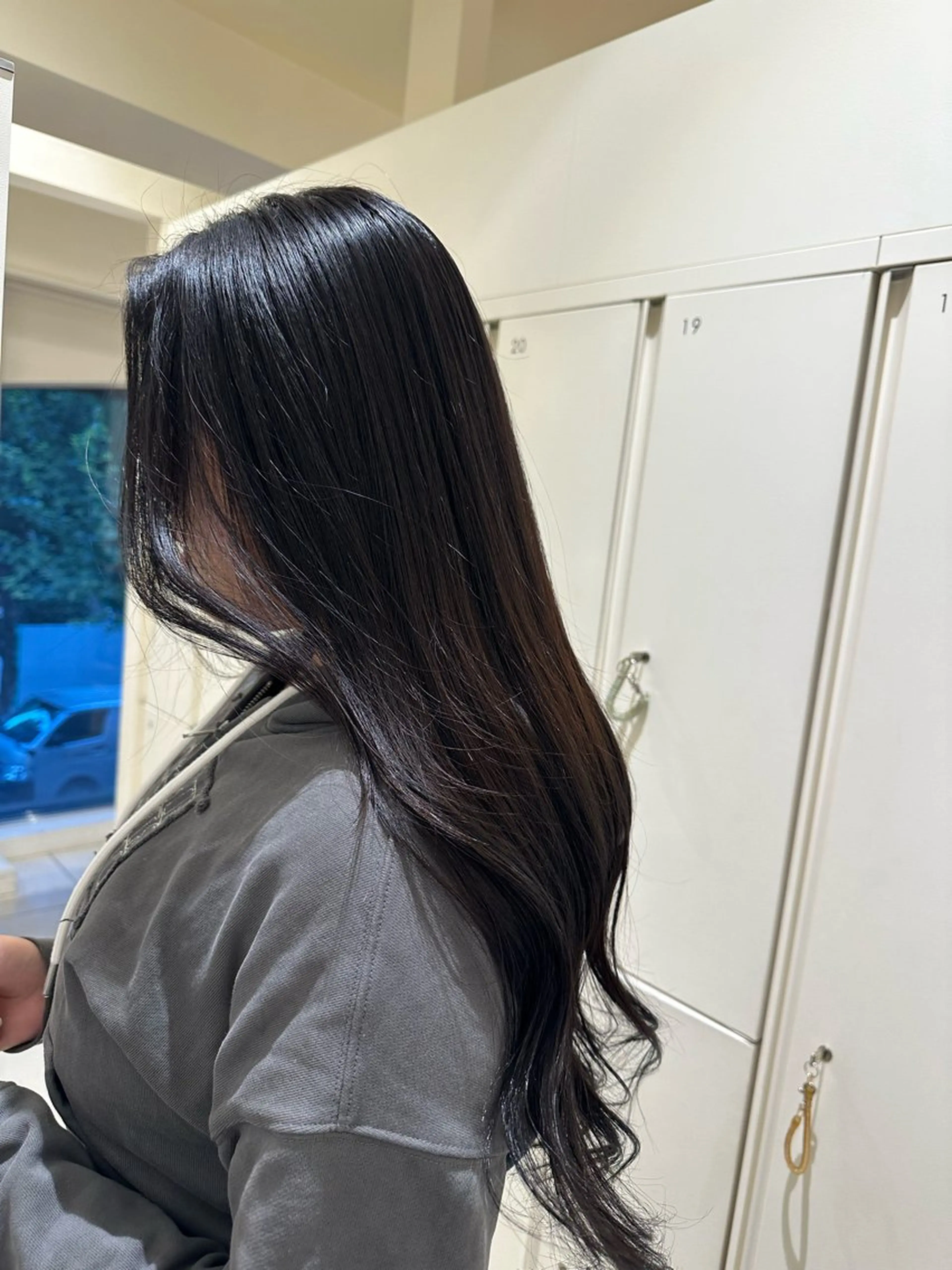 ロング カラー タイトボブ個性派カラ ーAKANEのヘアスタイル