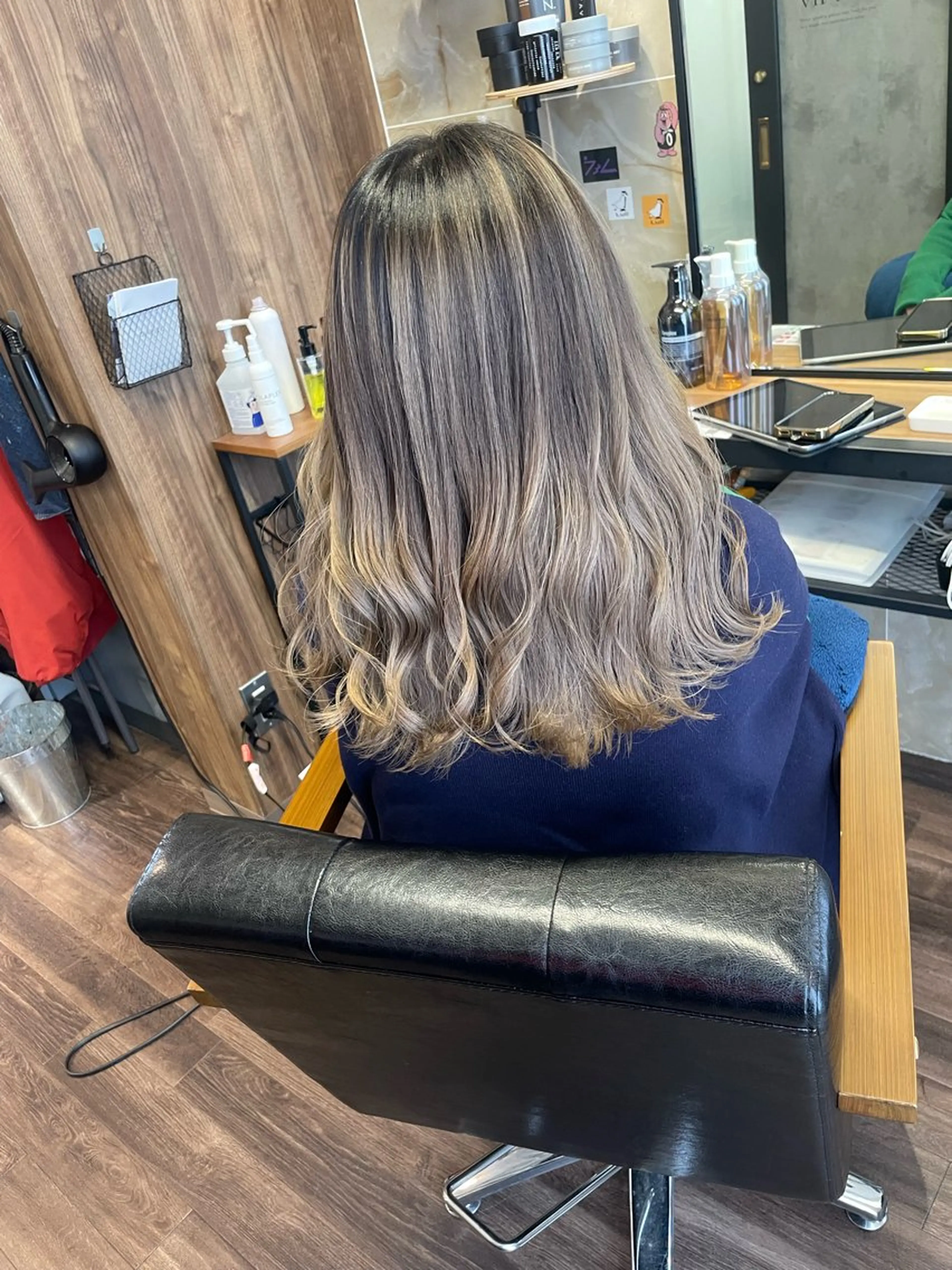 セミロング カラー バレイヤージュ レイヤーカット ヘアカラー トリートメント Lull1人美容室 バレイヤージュのヘアスタイル