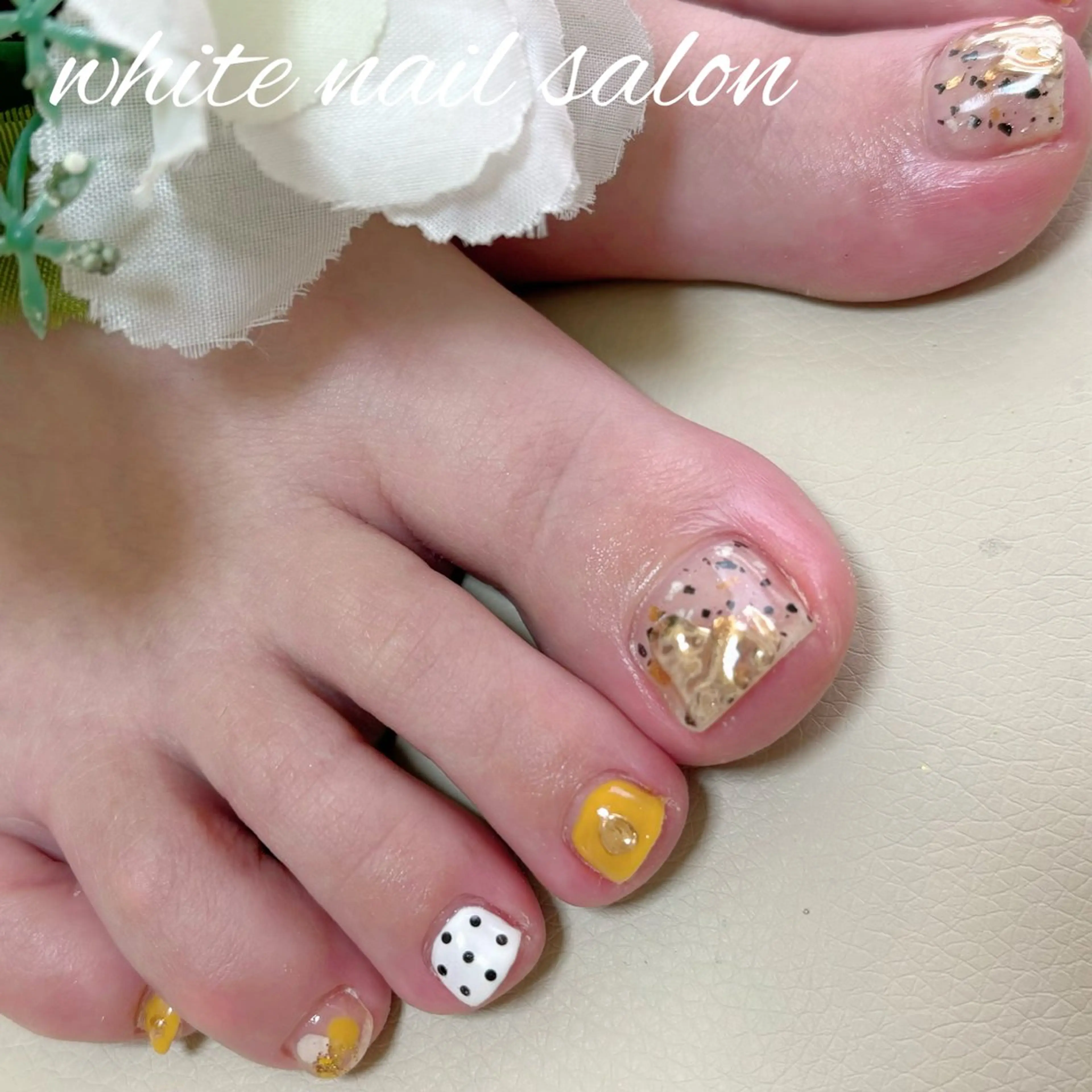 ネイル ホワイト フットネイル white nail salonのネイルデザイン
