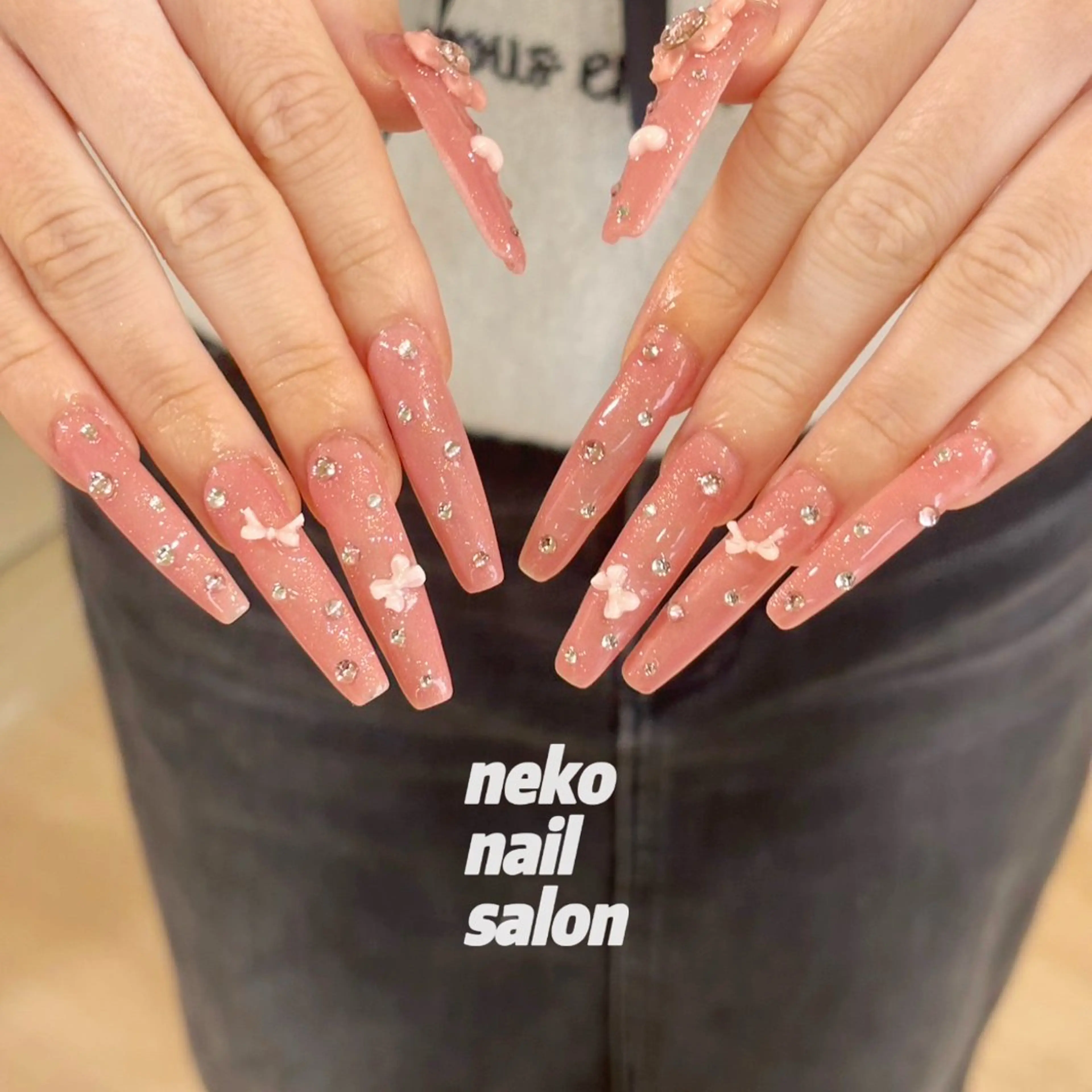 ネイル キラキラネイル ラメ(グリッター) ロングネイル スーパーロングネイル ワンホンネイル ハンドネイル neko nail所属・neko nailのネイルデザイン