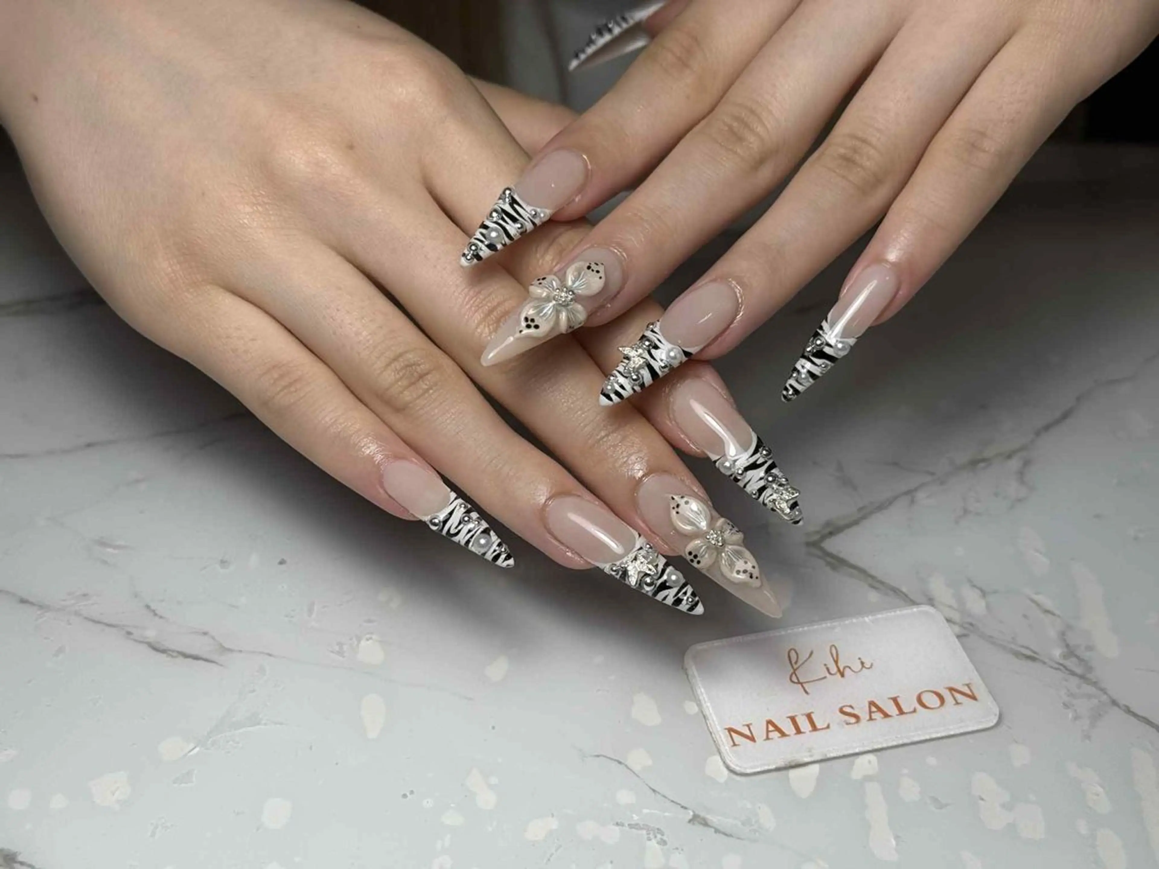 ネイル アートネイル フレンチネイル ジェルネイル グラデーション 韓国ネイル ハンドネイル 💕鈴木ユリ パラジェル/オフ無料のネイルデザイン