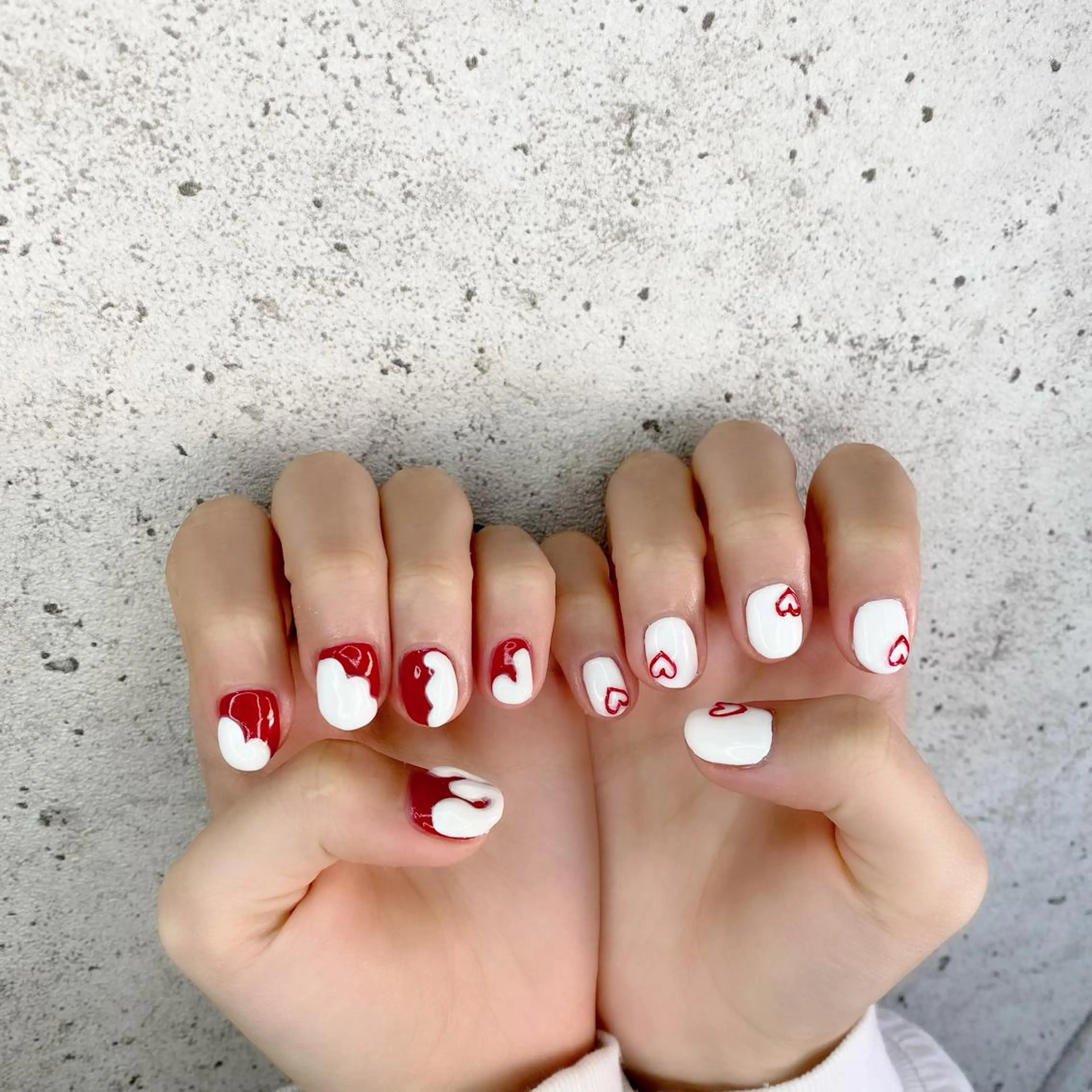 ショート カラー パーマ ヘアアレンジ メンズ キッズ ネイル マツエク・マツパ レッドカラー ハート ぷっくりネイル 赤色 ホワイト ハンドネイル Salon Kのネイルデザイン