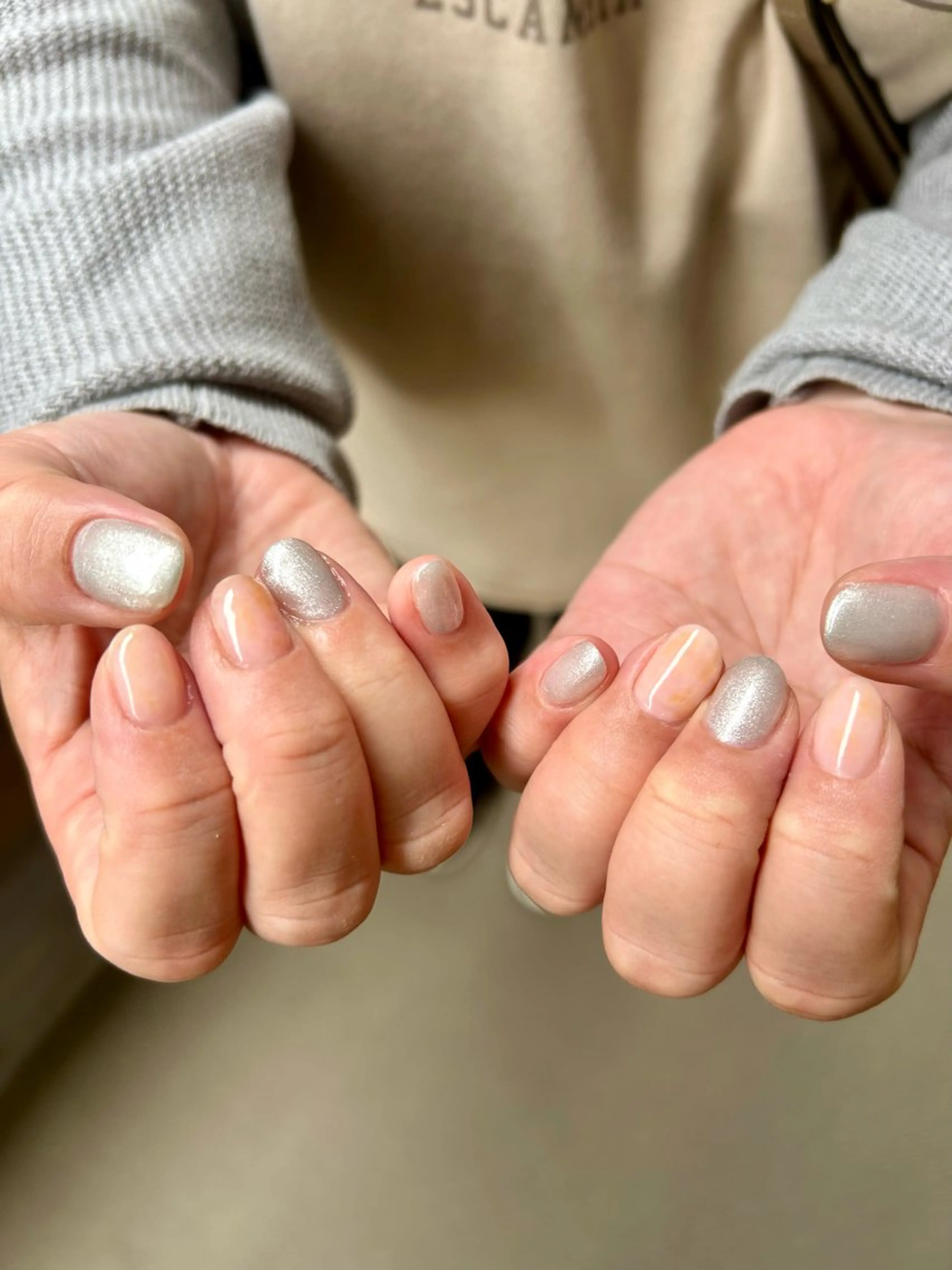 ネイル ラメ(グリッター) ニュアンスネイル ワンカラーネイル シルバー ハンドネイル 自宅サロン♡ Mamiのネイルデザイン