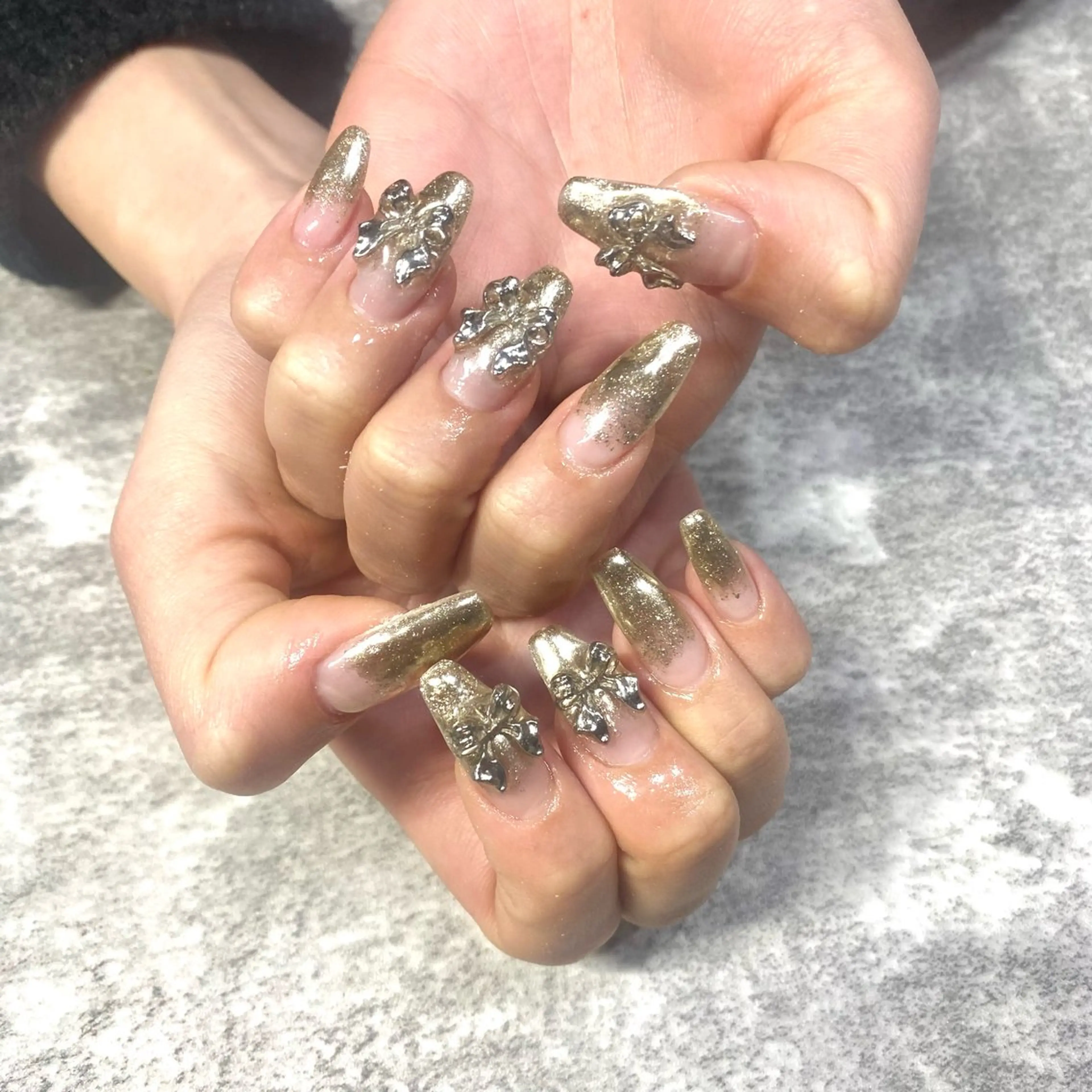 ネイル ミラーネイル 持ち込み リボン シルバー ハンドネイル ★Rinail... .のネイルデザイン