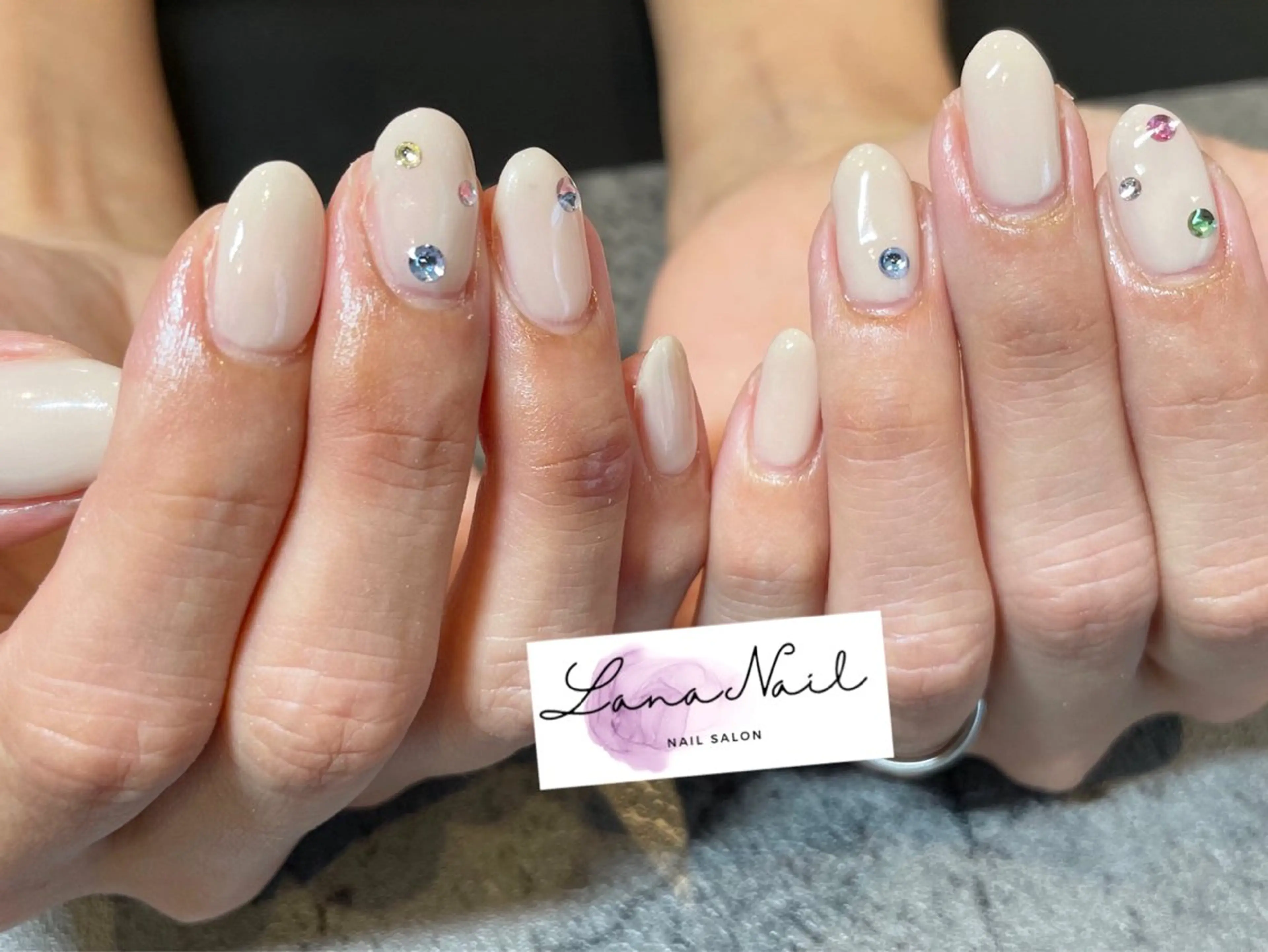 ネイル ストーンネイル Lana Nailのネイルデザイン