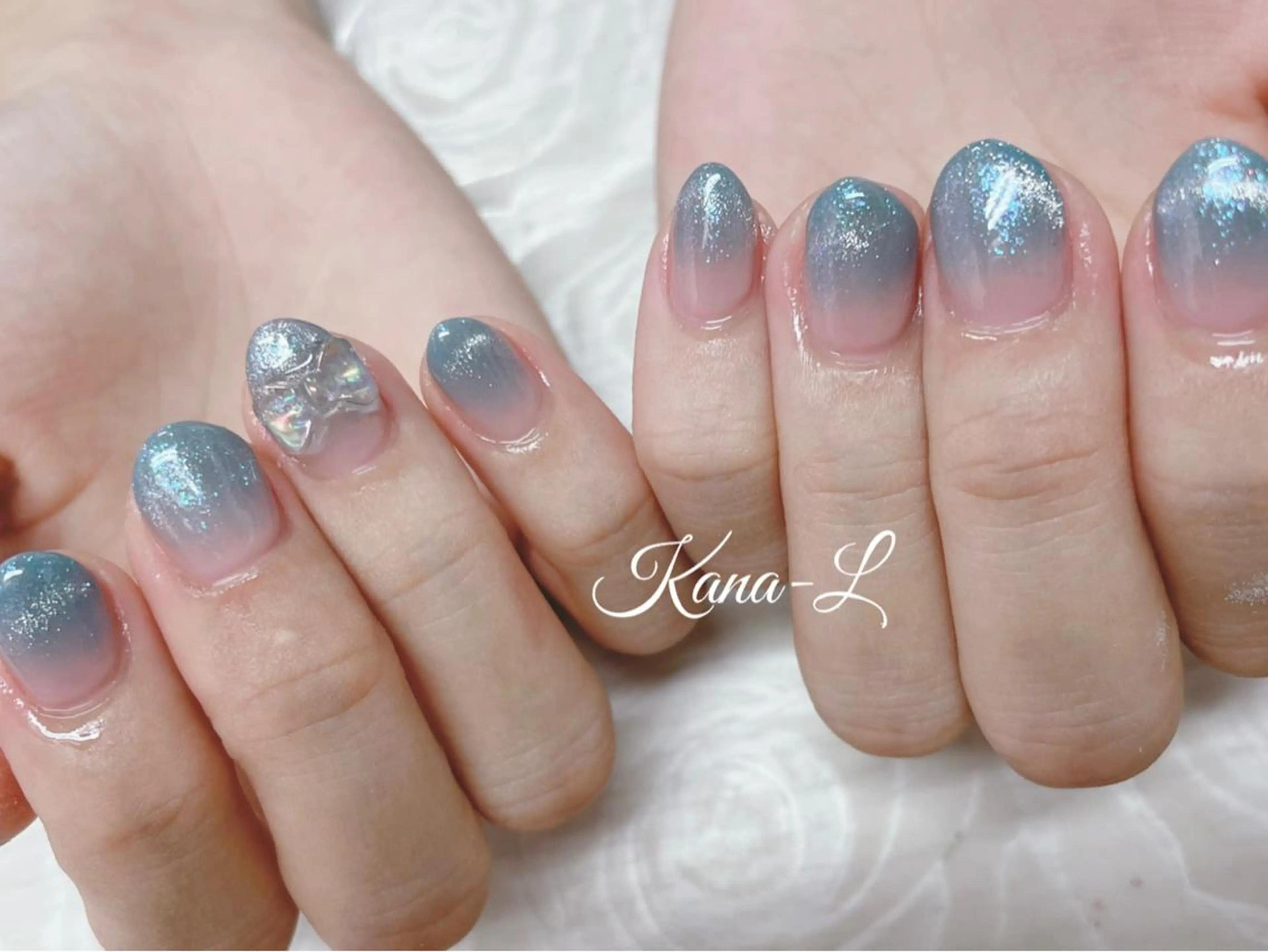 カラー ネイル ブルーカラー グラデーションカラー ブルー ジェルネイル グラデーション 芦辺 香奈のネイルデザイン