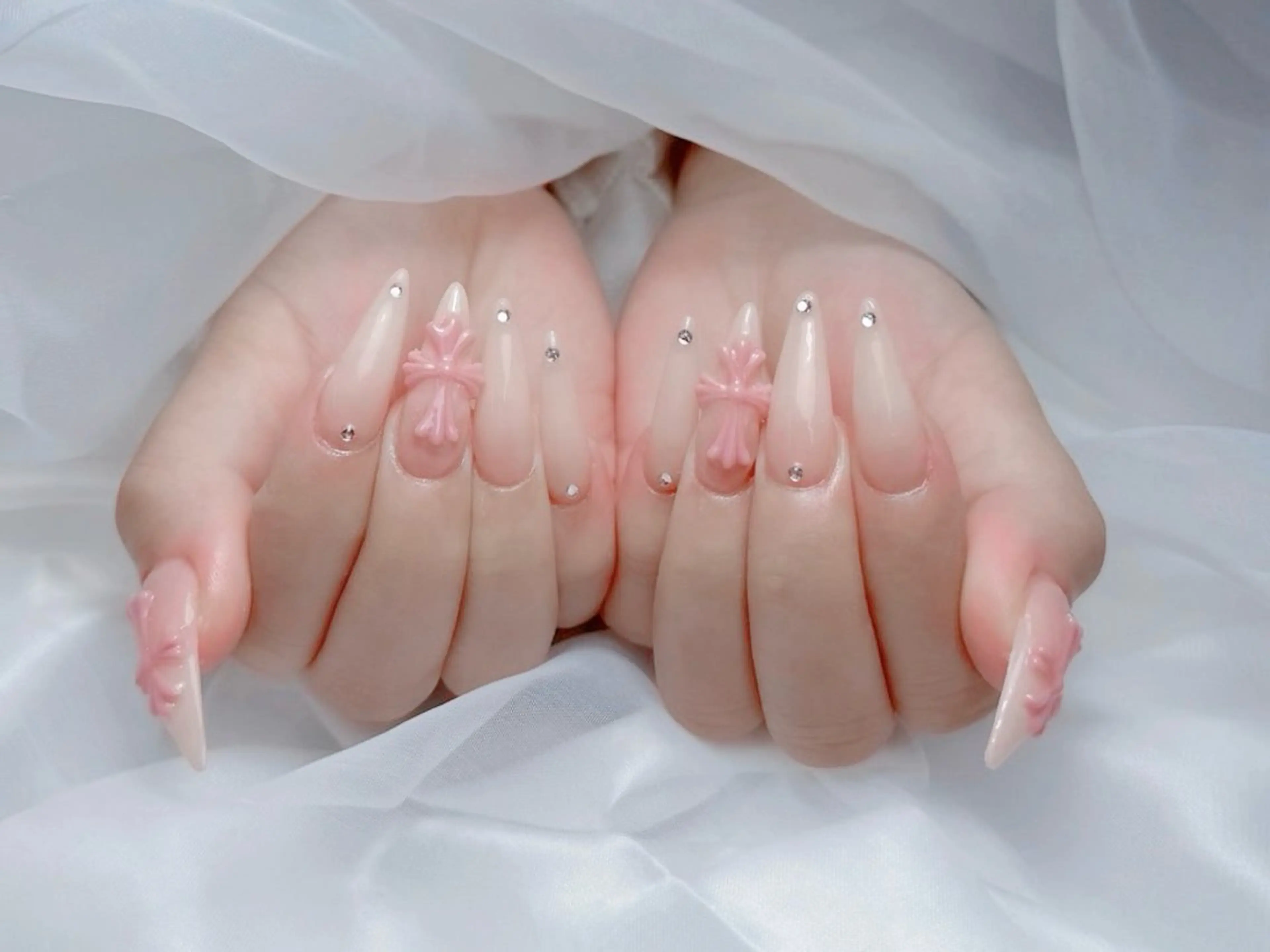 ネイル オーロラネイル ブラウン フラッシュネイル フラワーネイル ハート ハンドネイル Rin Nail 新大久保店のネイルデザイン