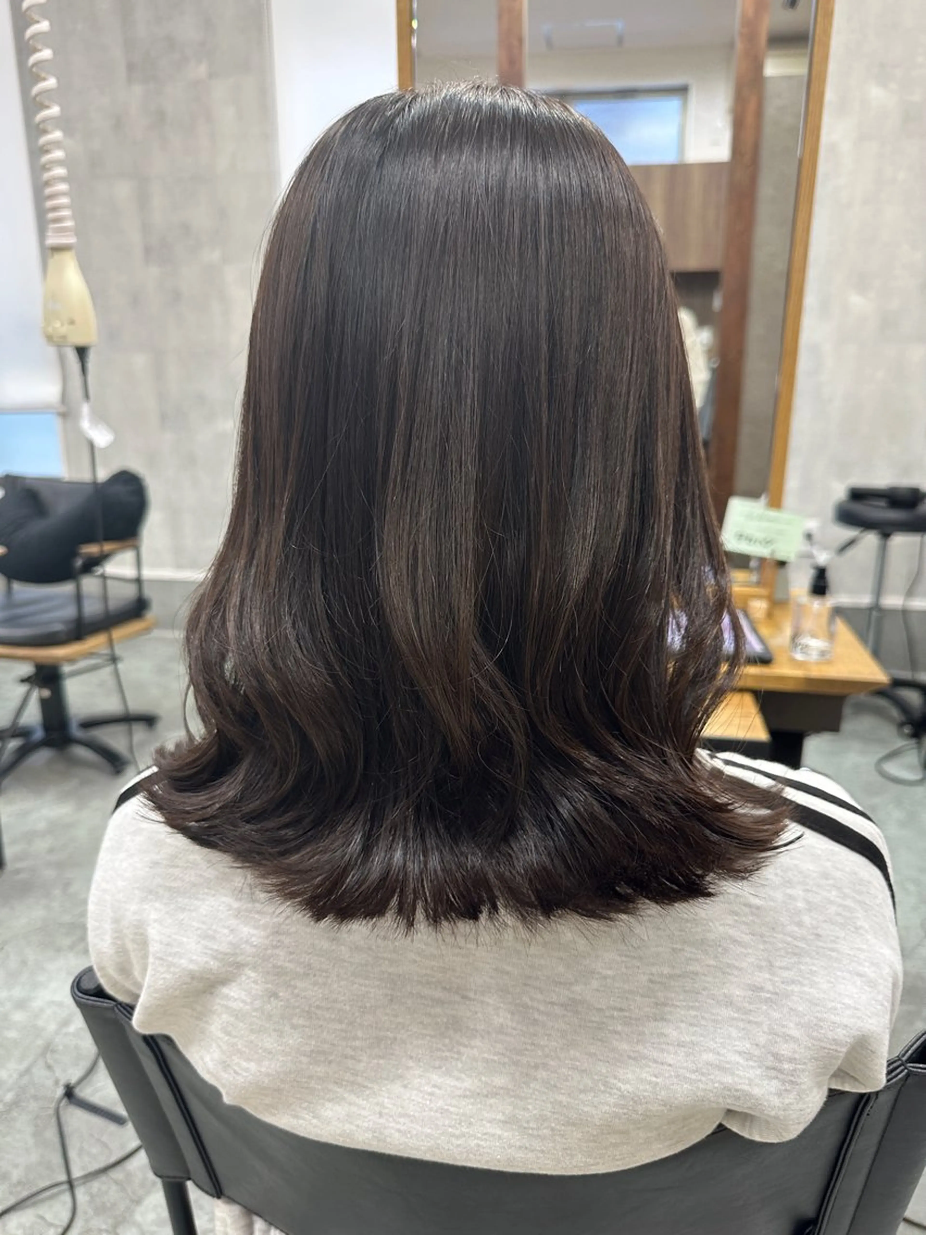 セミロング くびれヘア レイヤーカット カット トリートメント 鈴木 菜々映のヘアスタイル
