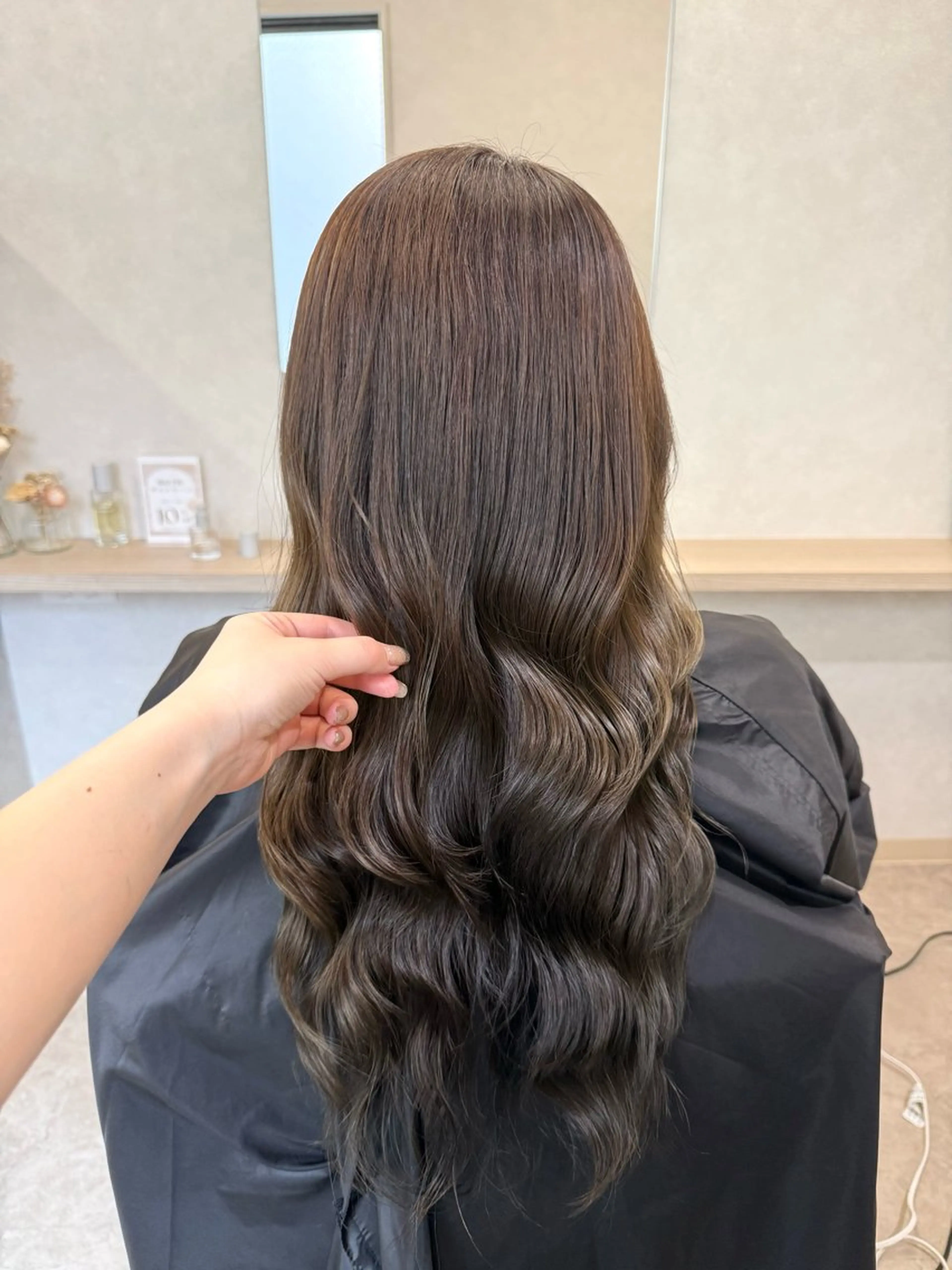 ロング カラー ヘアアレンジ 炭屋 波音のヘアスタイル