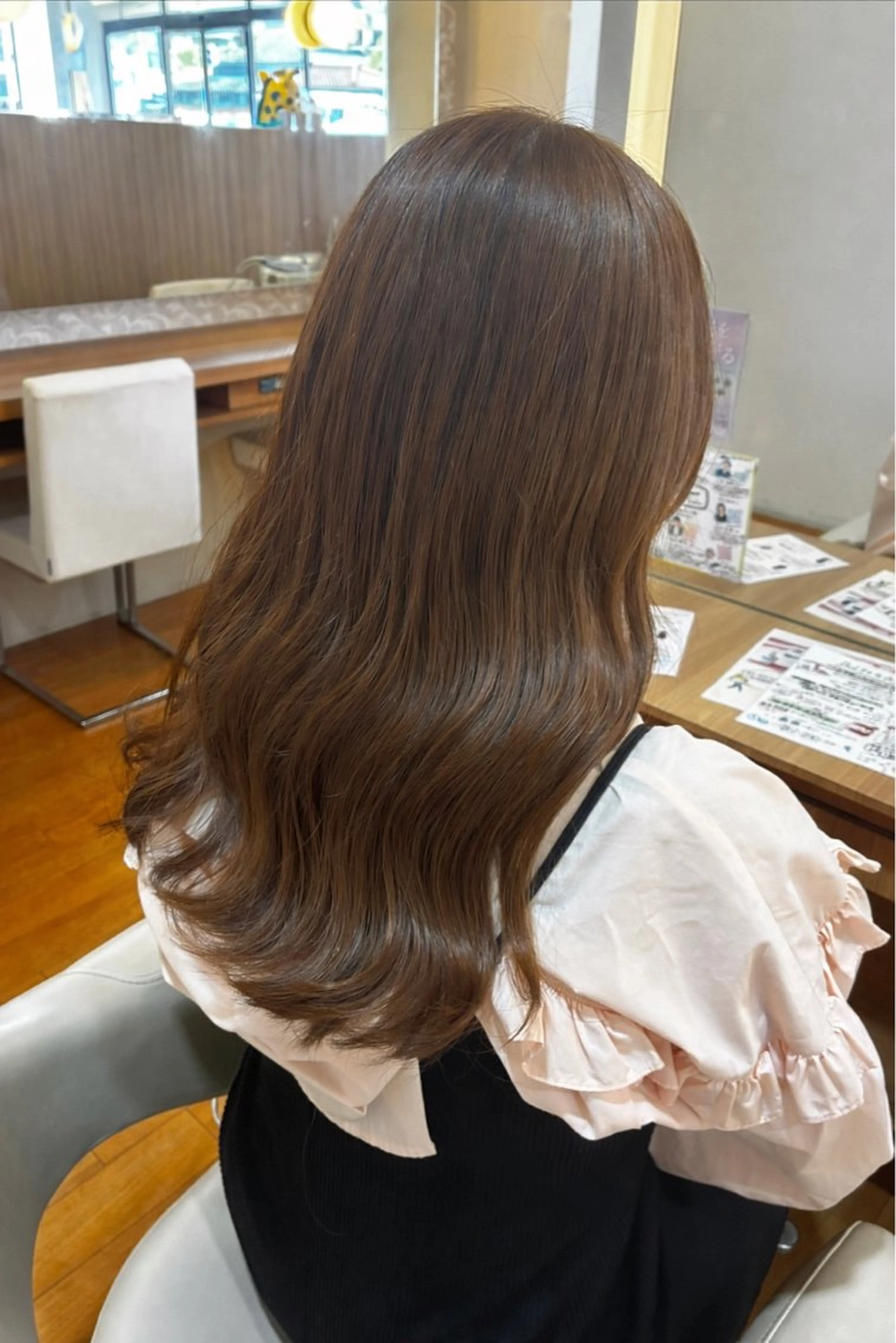 ロング カラー ベージュカラー ブリーチ ブラウンカラー ブラウンベージュ ブリーチなしカラー ヘアカラー トリートメント 岡 愛梨のヘアスタイル