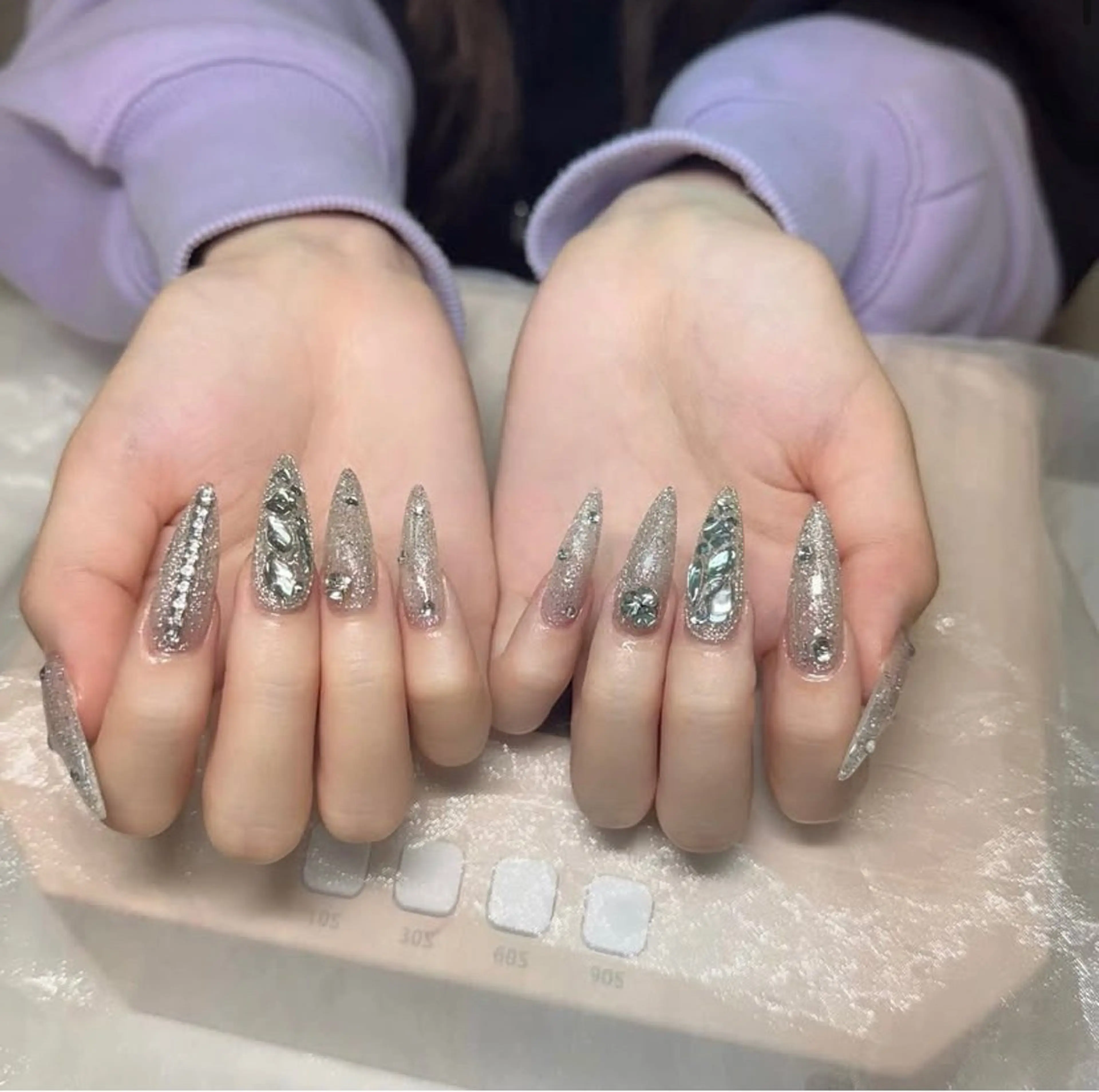 ネイル ハンドネイル Hin Nailsのネイルデザイン