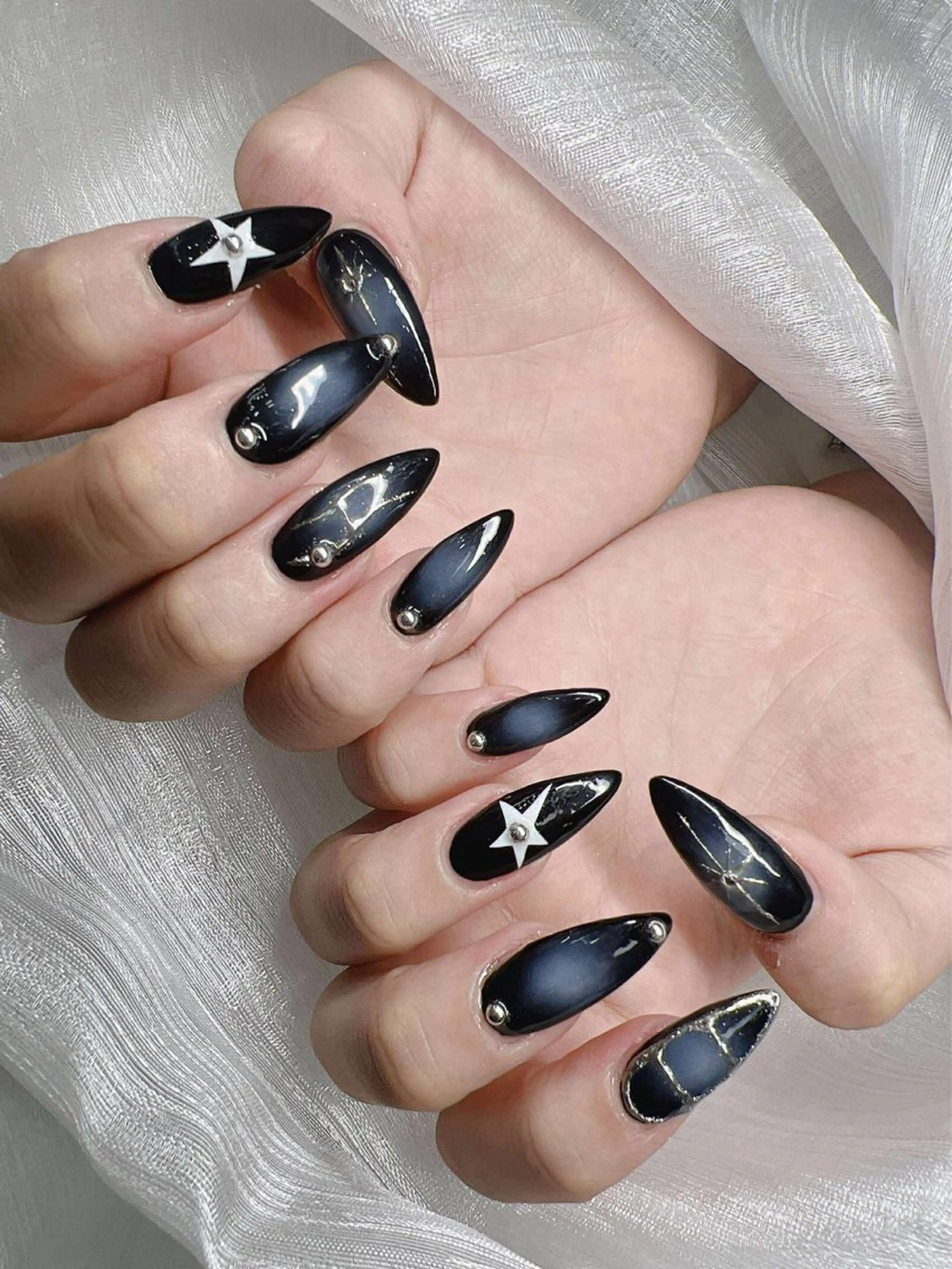 ネイル 長さ出し グラデーション 卒業式 キラキラネイル マグネットネイル ハンドネイル Lee Nailsのネイルデザイン