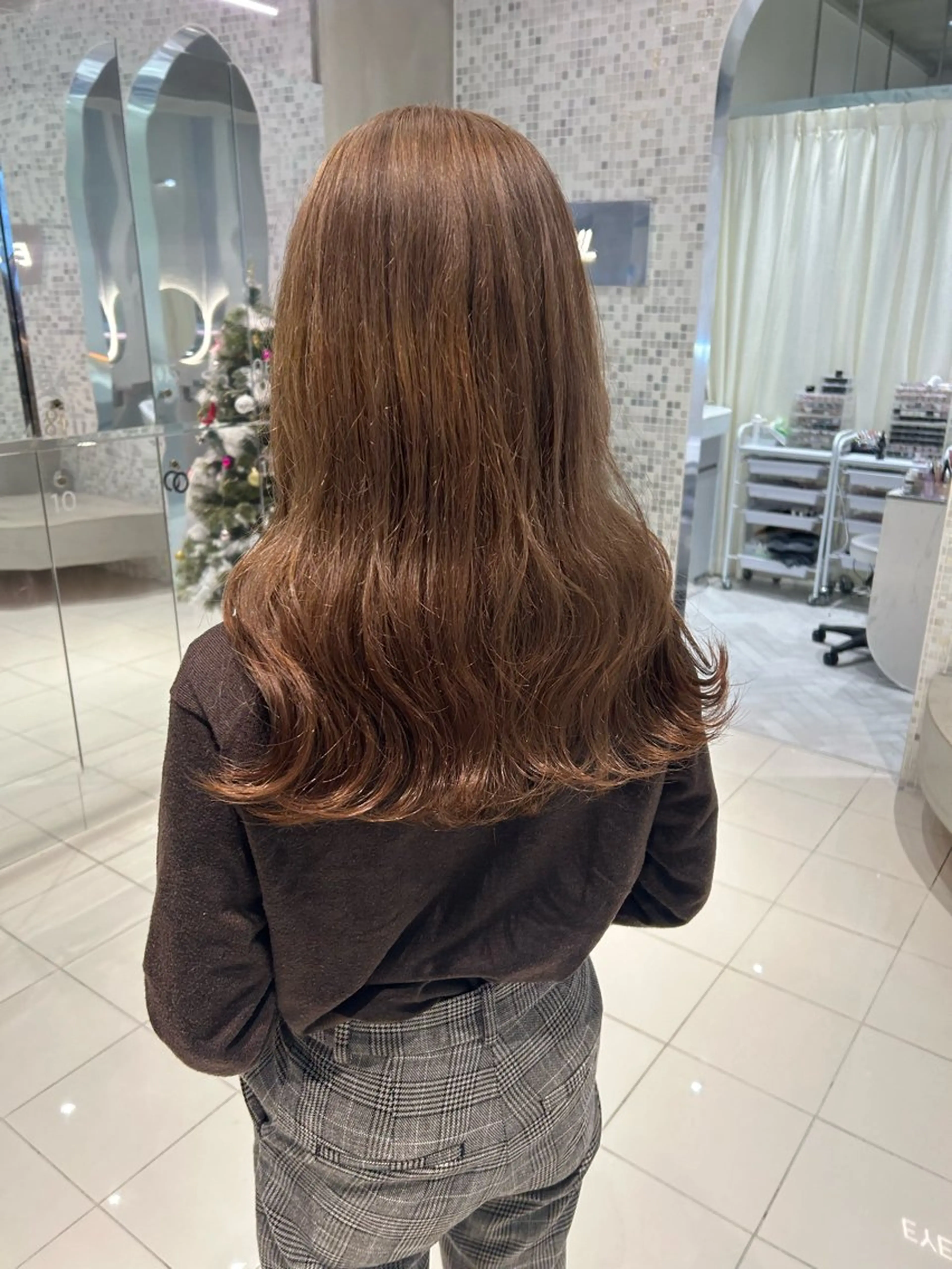 セミロング カラー ベージュカラー ブリーチ カット ヘアカラー 透明感カラー🫧 nanohaのヘアスタイル