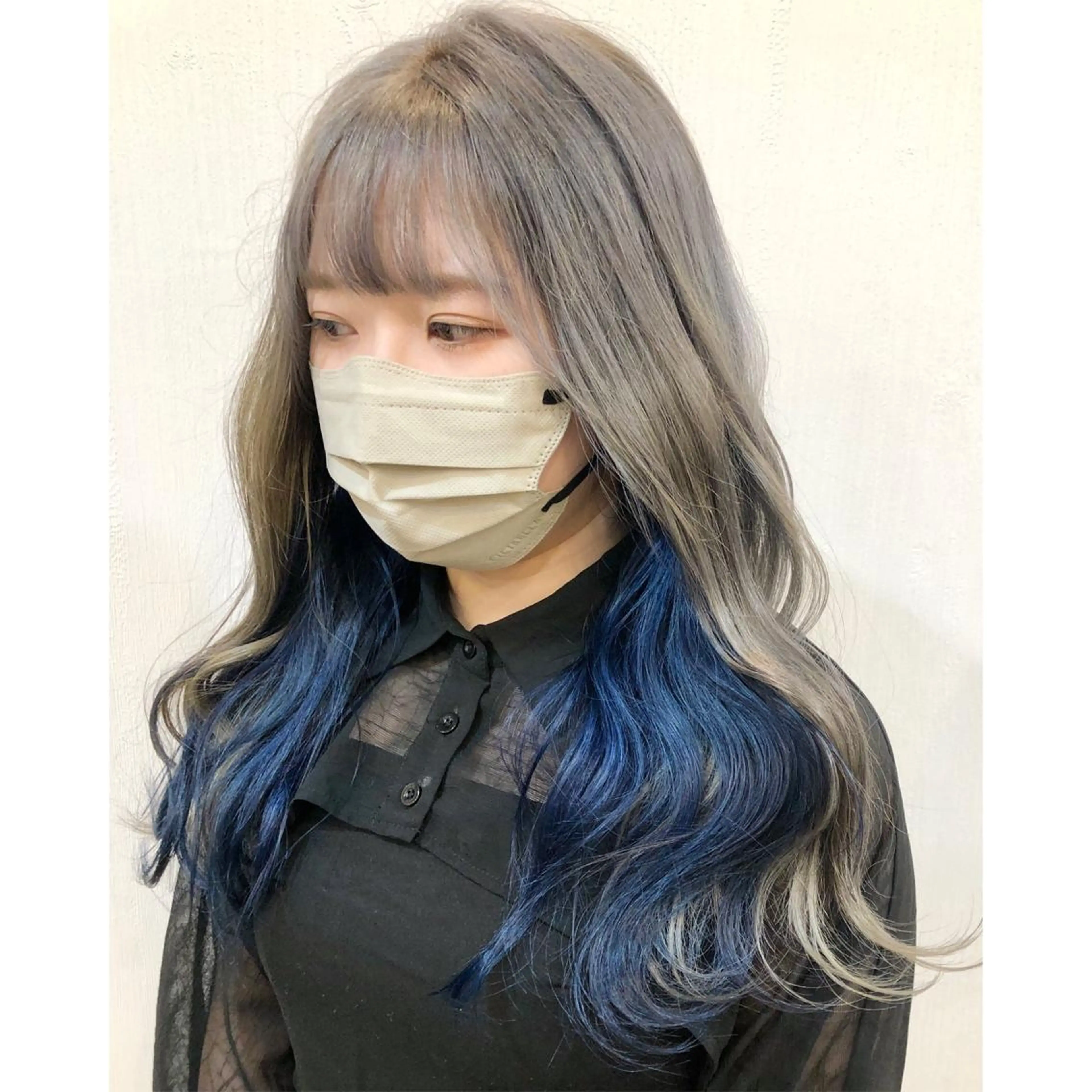 セミロング カラー ブルーカラー インナーカラー ネイビーカラー シルバー ツートーンカラー 推しカラー✨ オタク美容師ユウカのヘアスタイル