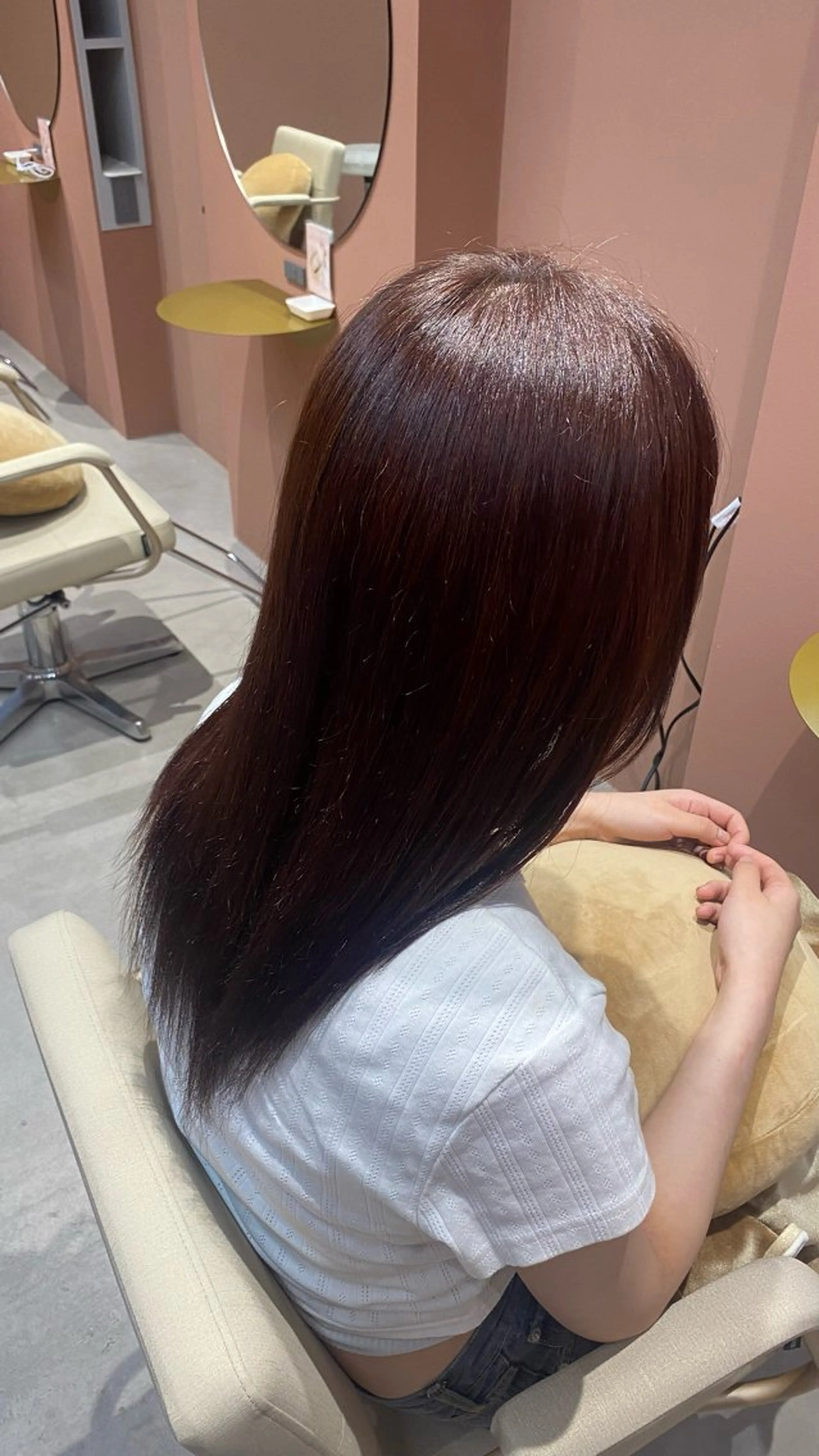セミロング カラー レッドカラー 松本 凪のヘアスタイル