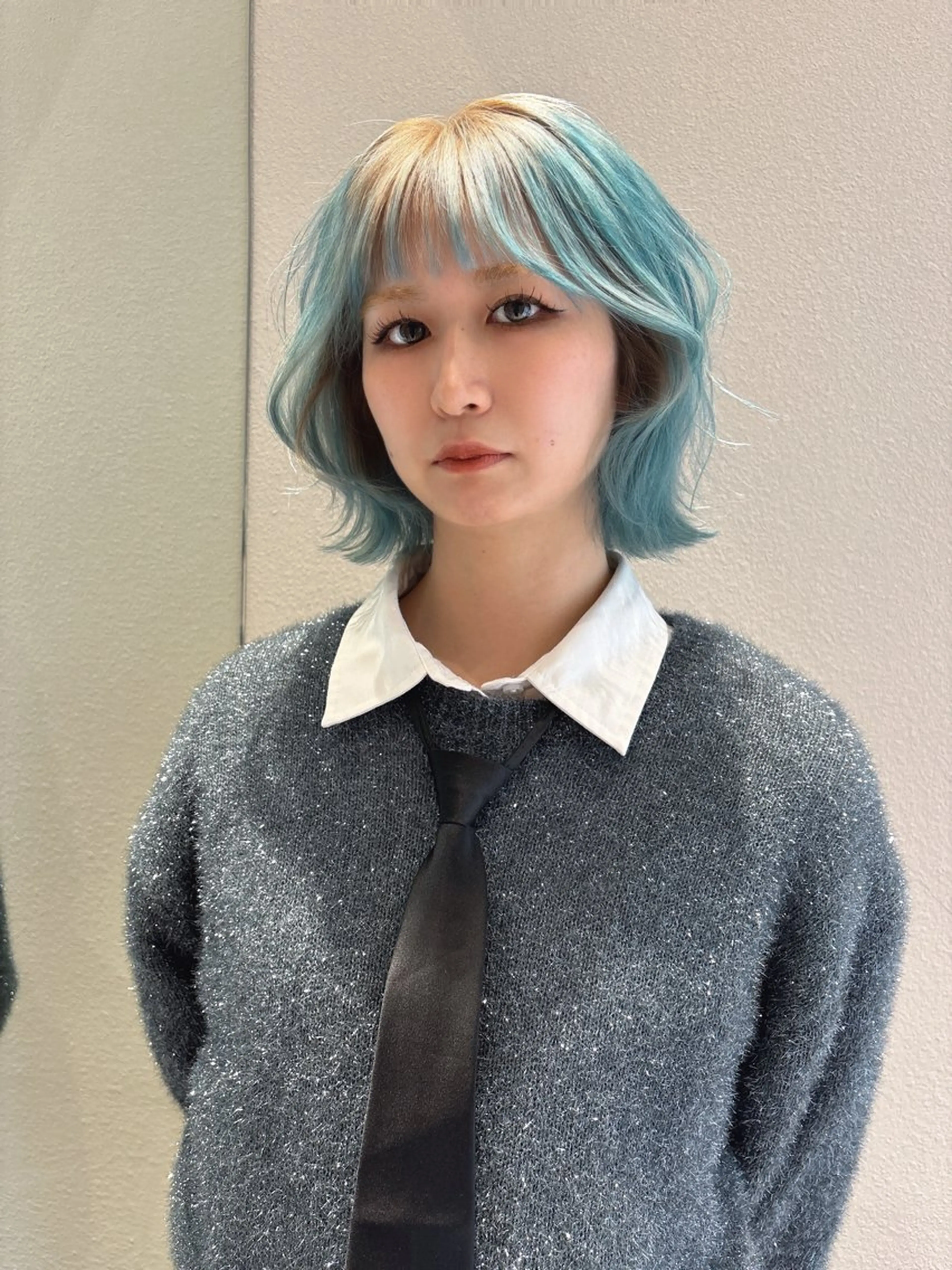 【🌟人気NO.２🌟】🦋💎ブリーチリタッチ💎🦋➕低ダメージカラー➕ケアトリートメント✨の写真