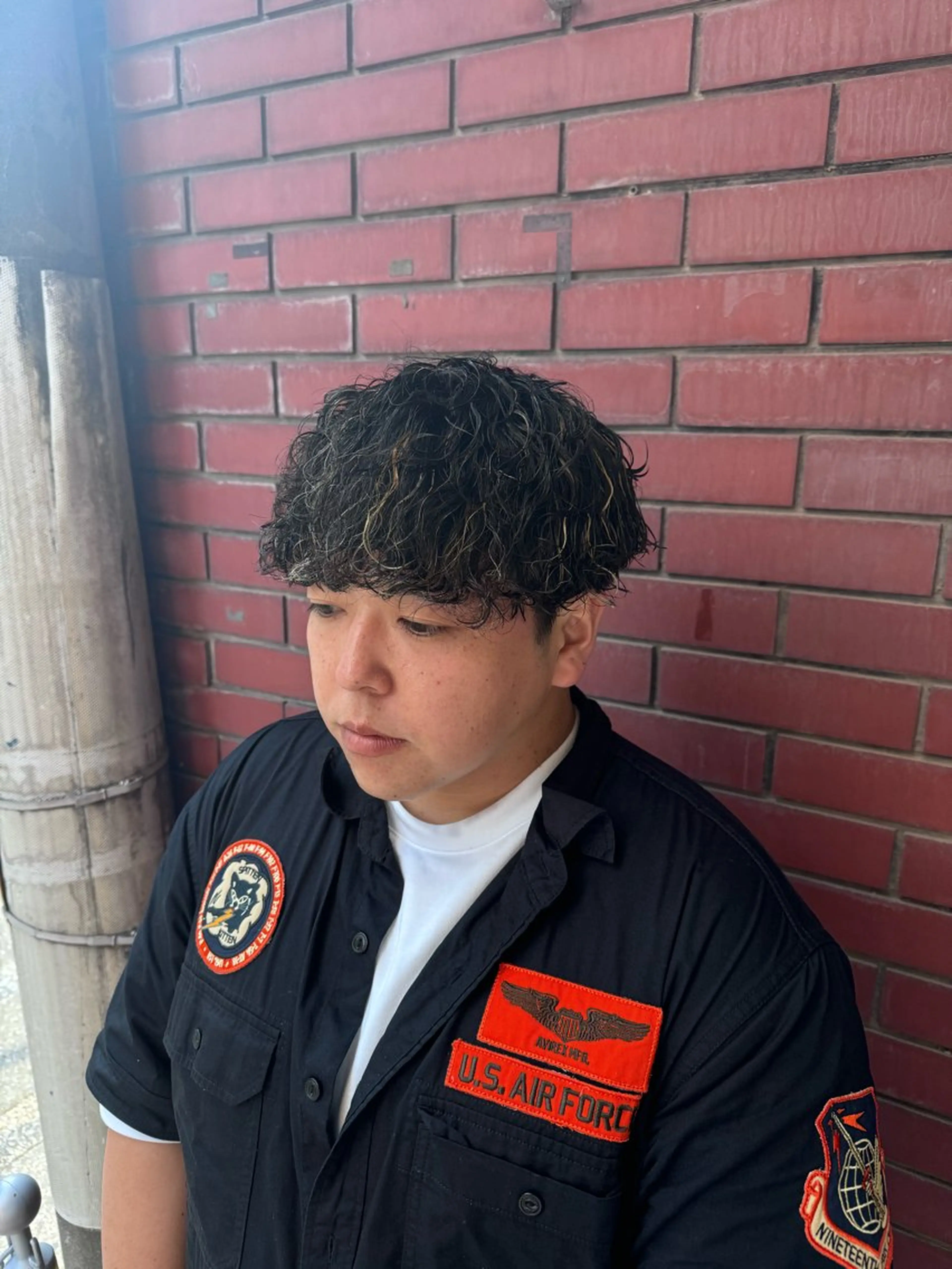 カラー パーマ メンズ メンズハイライト メンズパーマ 波巻きパーマ ハイライトカラー 柏メンズカットパーマ NO.1タイチのヘアスタイル