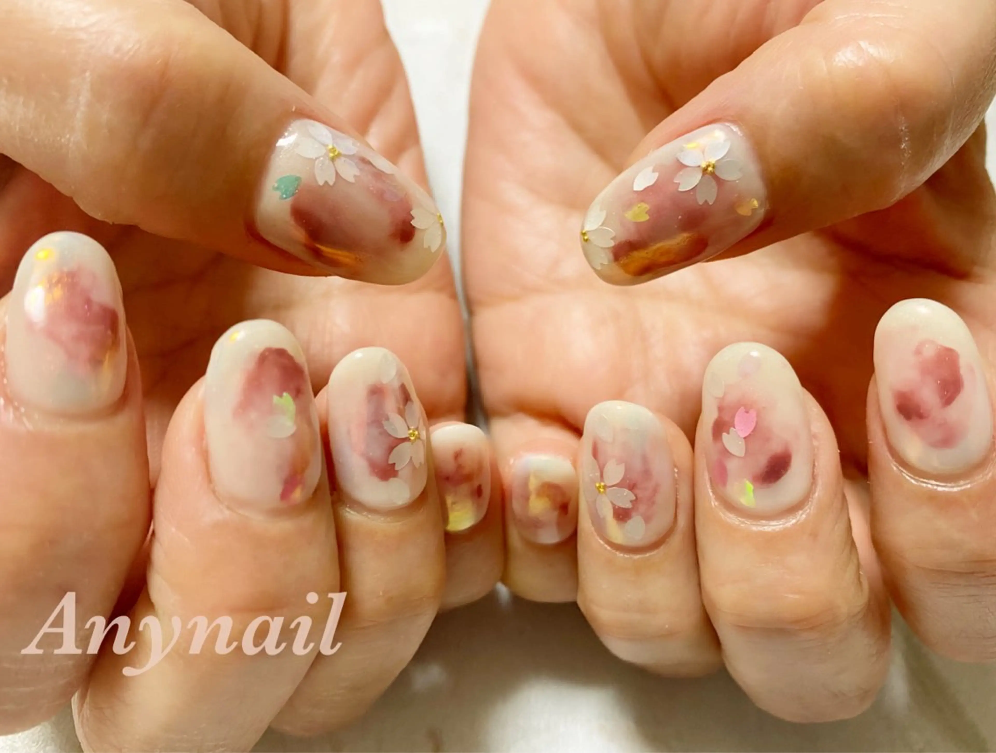 ネイル オーロラネイル ブルー 桜ネイル ニュアンスネイル 春ネイル ハンドネイル 岩澤 恵子のネイルデザイン