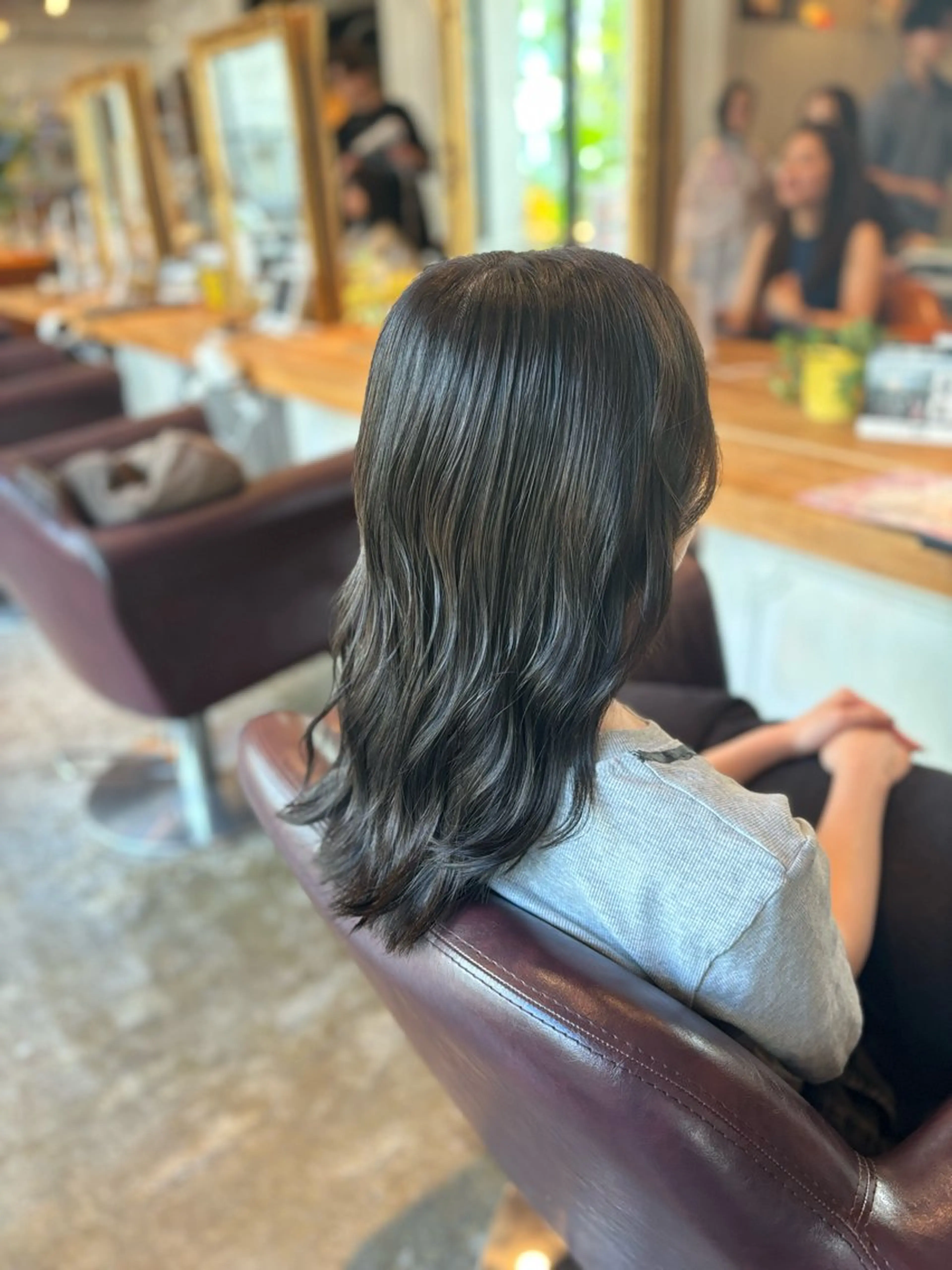 セミロング カラー グレージュ オリーブグレージュ オリーブグレー 髪質改善カラー ブラウン🤎YUMEのヘアスタイル