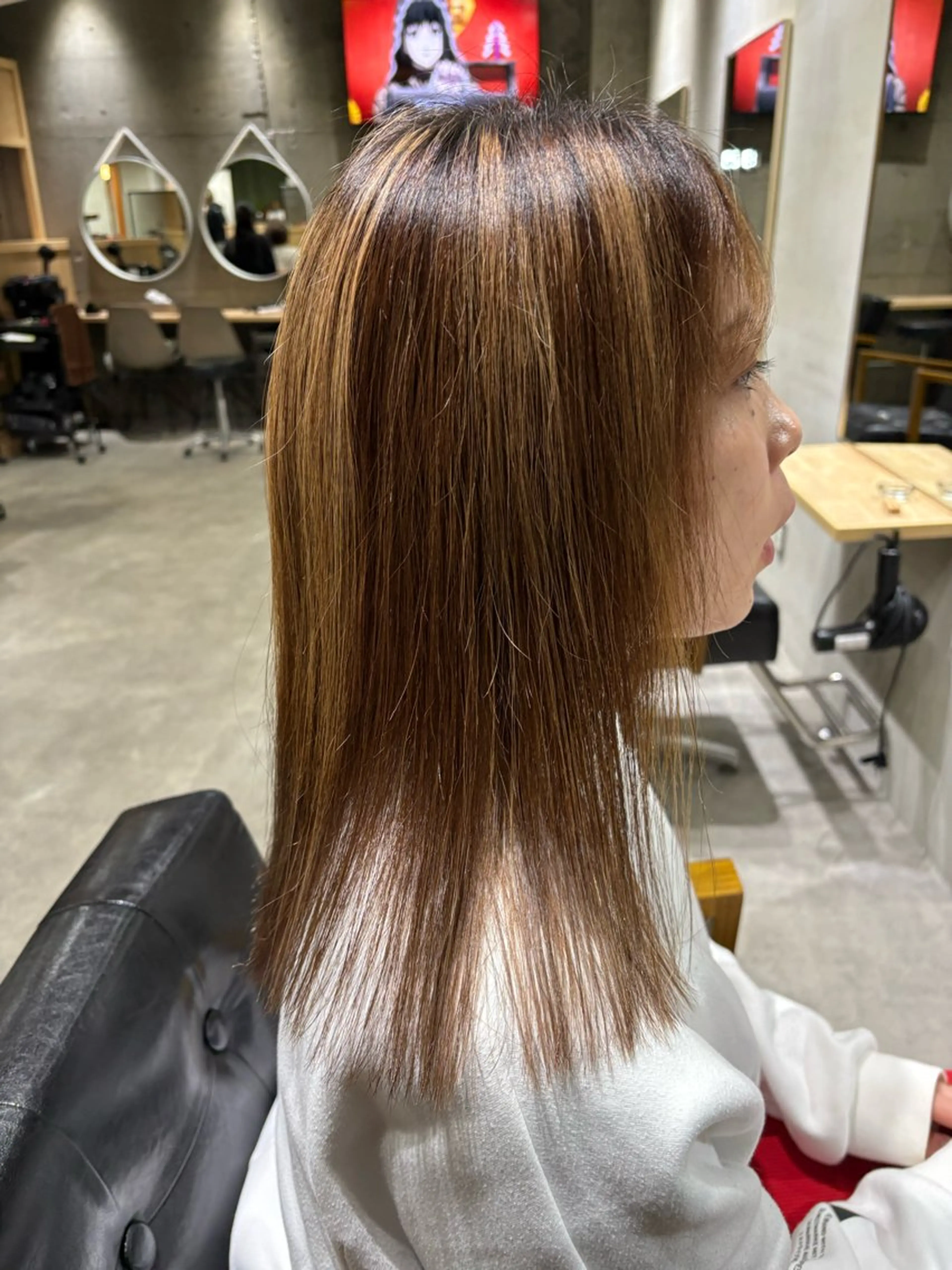 セミロング カラー 🌈透明感カラー 韓国 ミライ🇰🇷のヘアスタイル