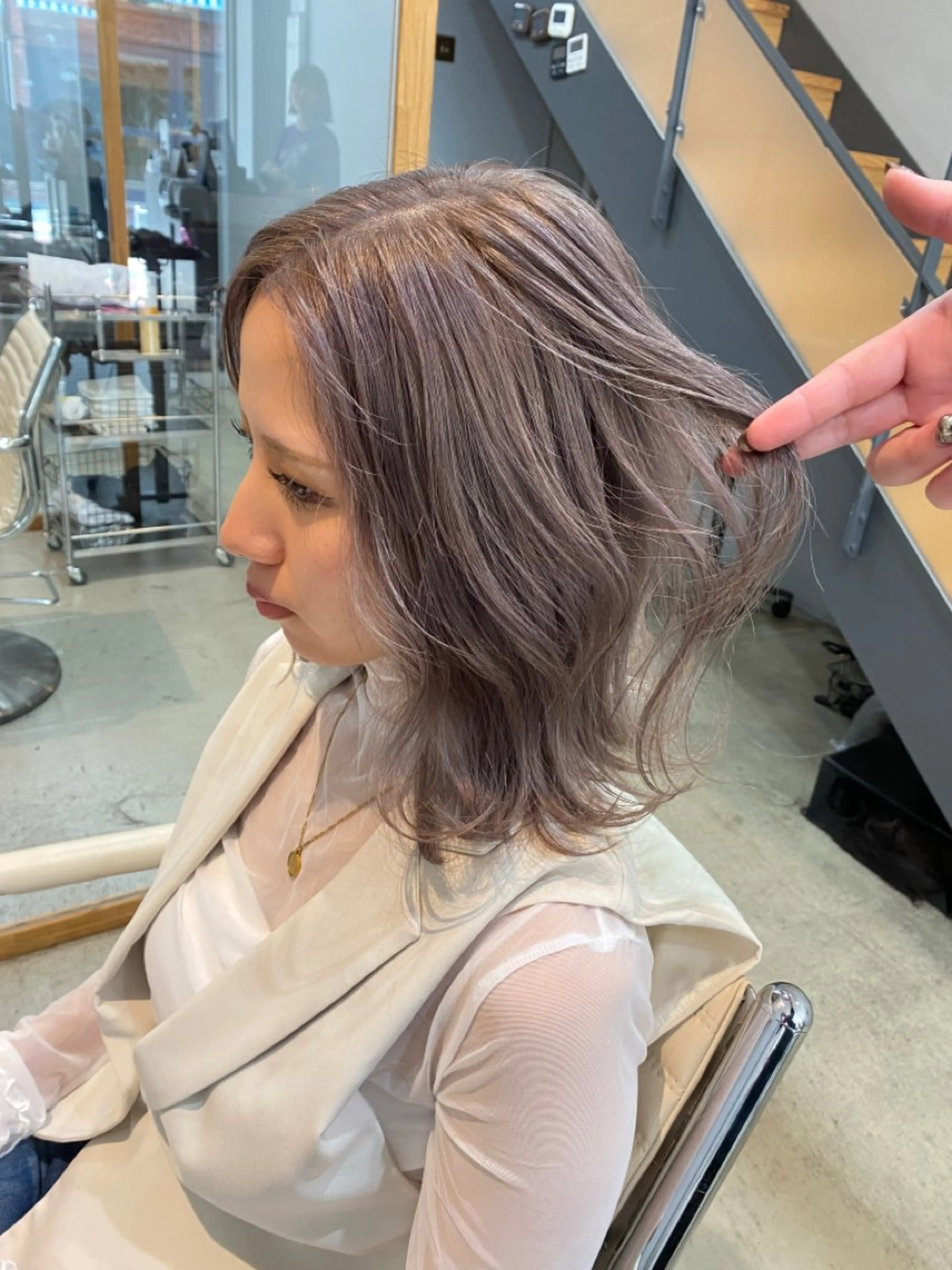 ショート カラー ブリーチ シルバー カット ヘアカラー F-card所属・shiga mariaのヘアスタイル